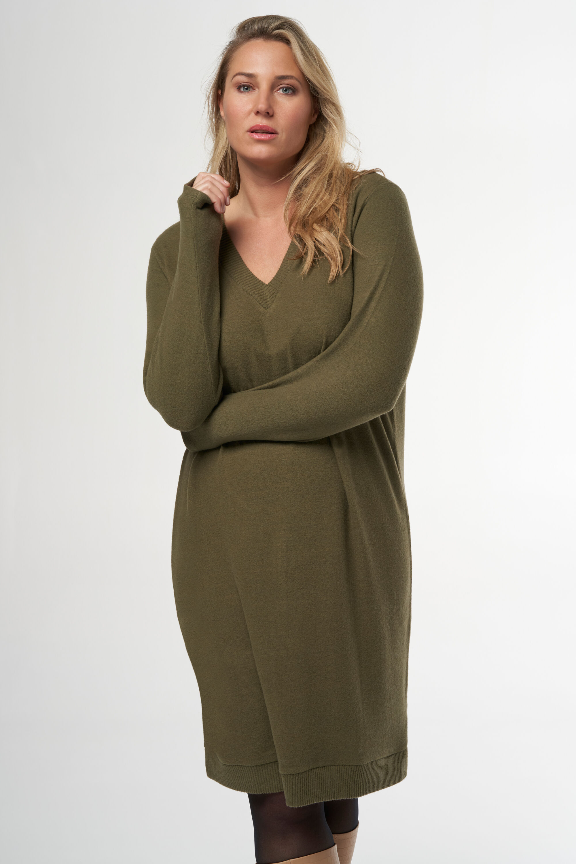 Ruimvallende jurk met zachte stof image number 5