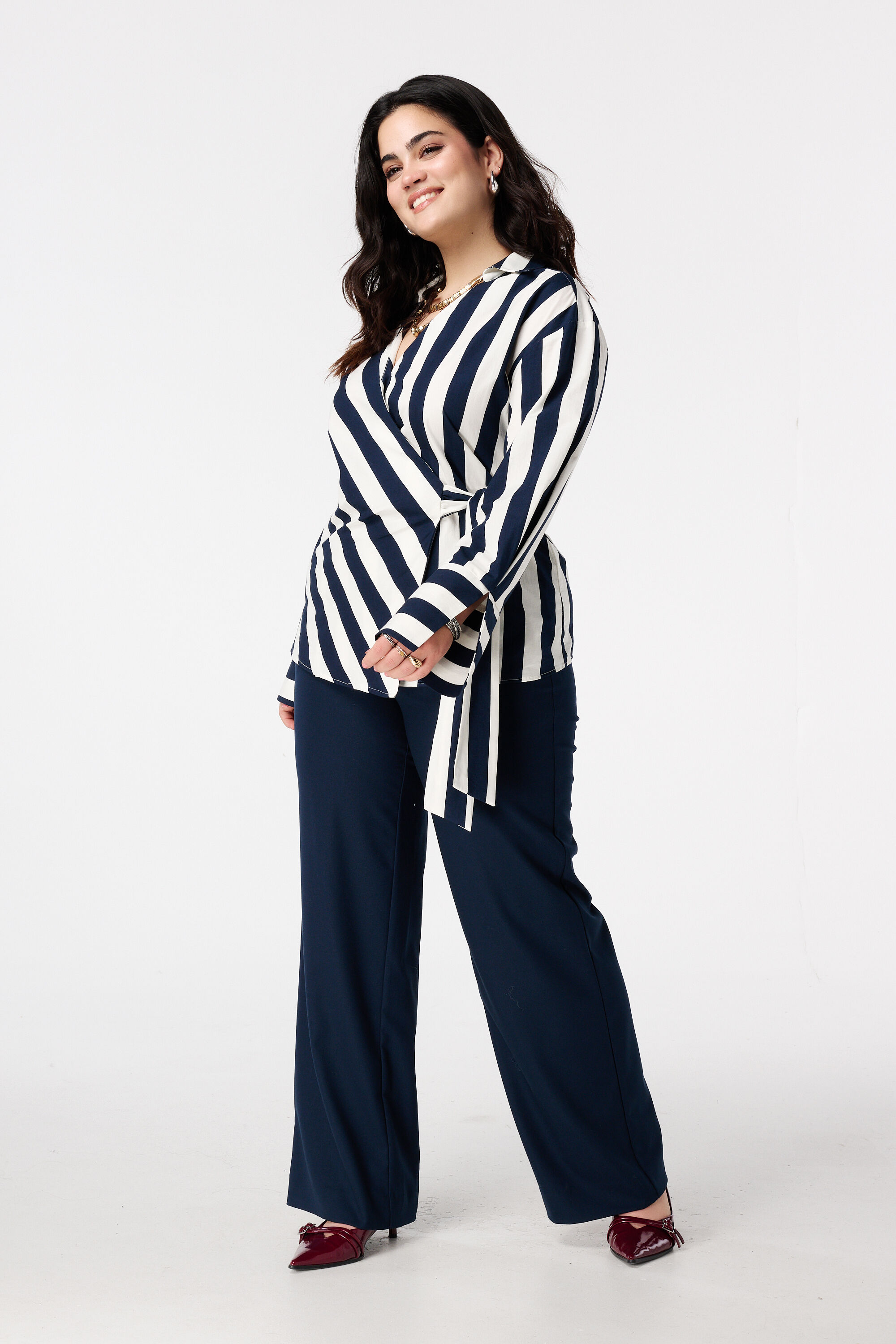 Overslagblouse met V-hals en strikdetail image number 5