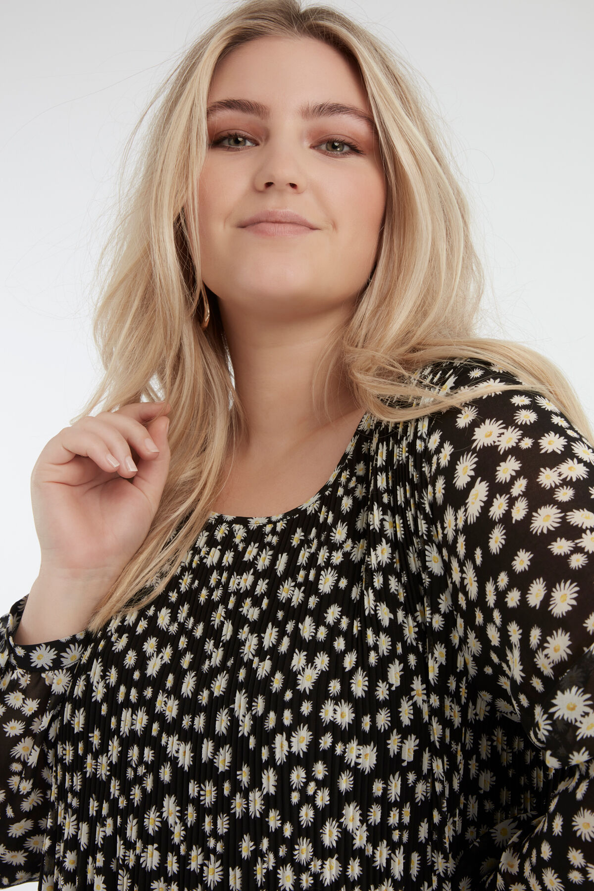 Bloemetjes pliss&eacute;jurk image number 4