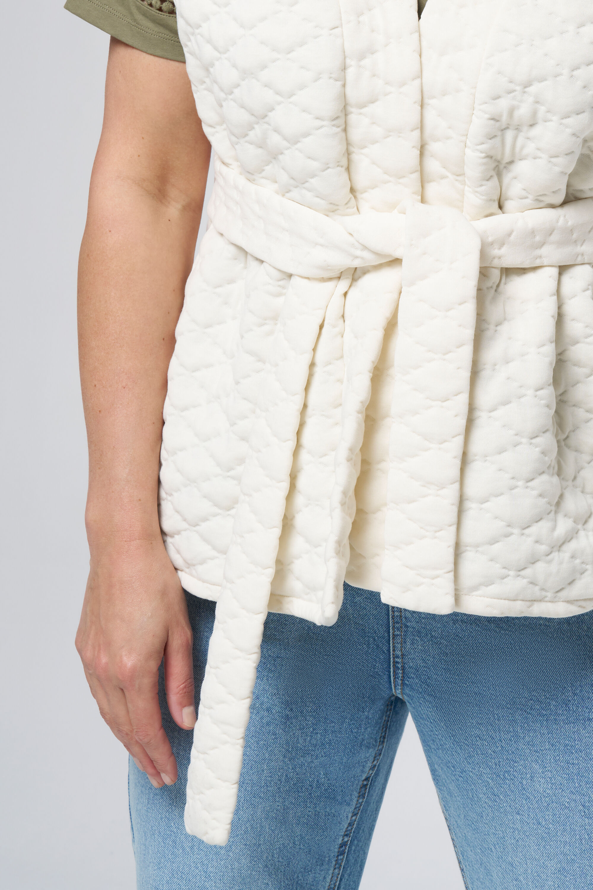 Ruimvallende gilet met ceintuur image number 4