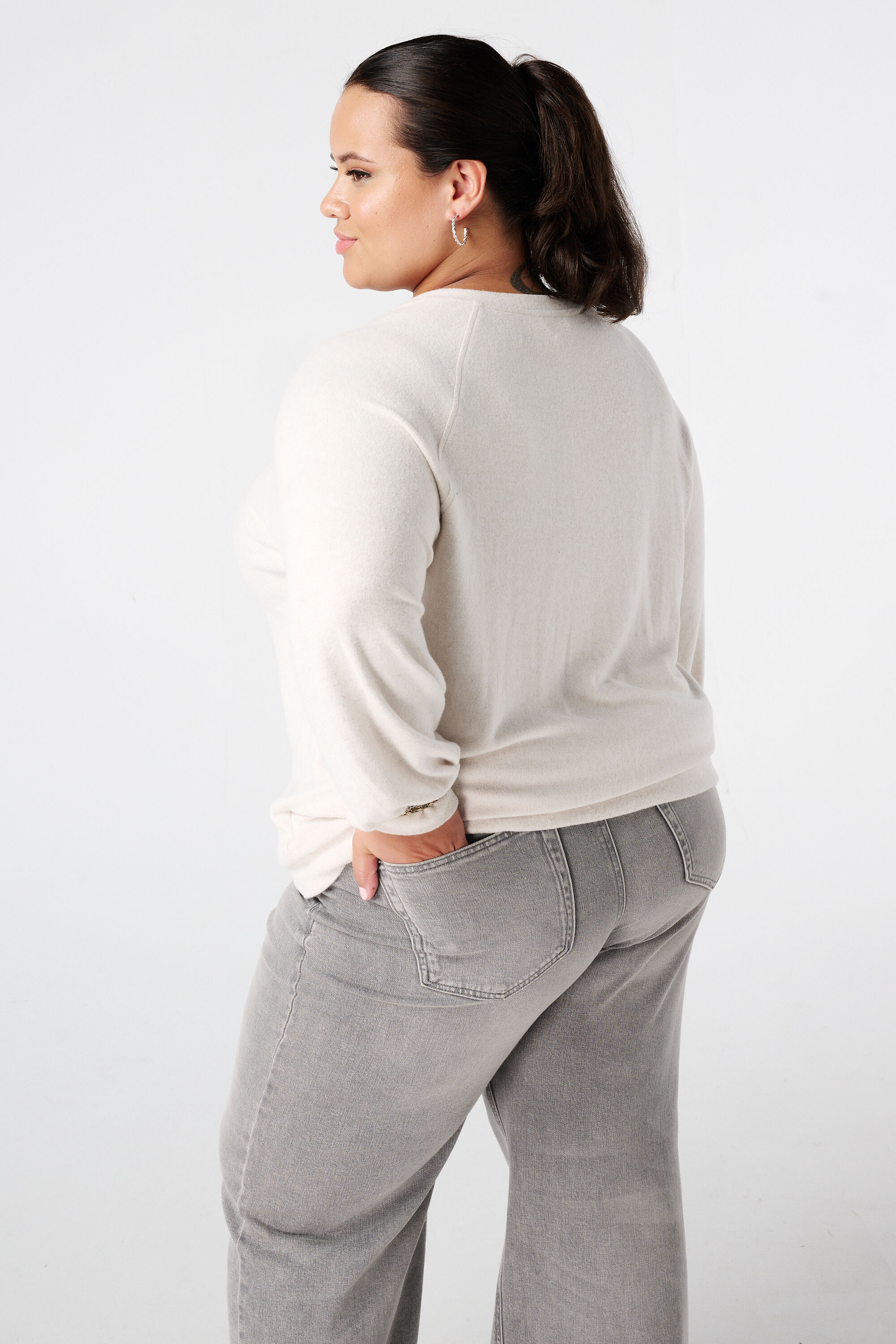 Velours trui met strass knopen image number 3