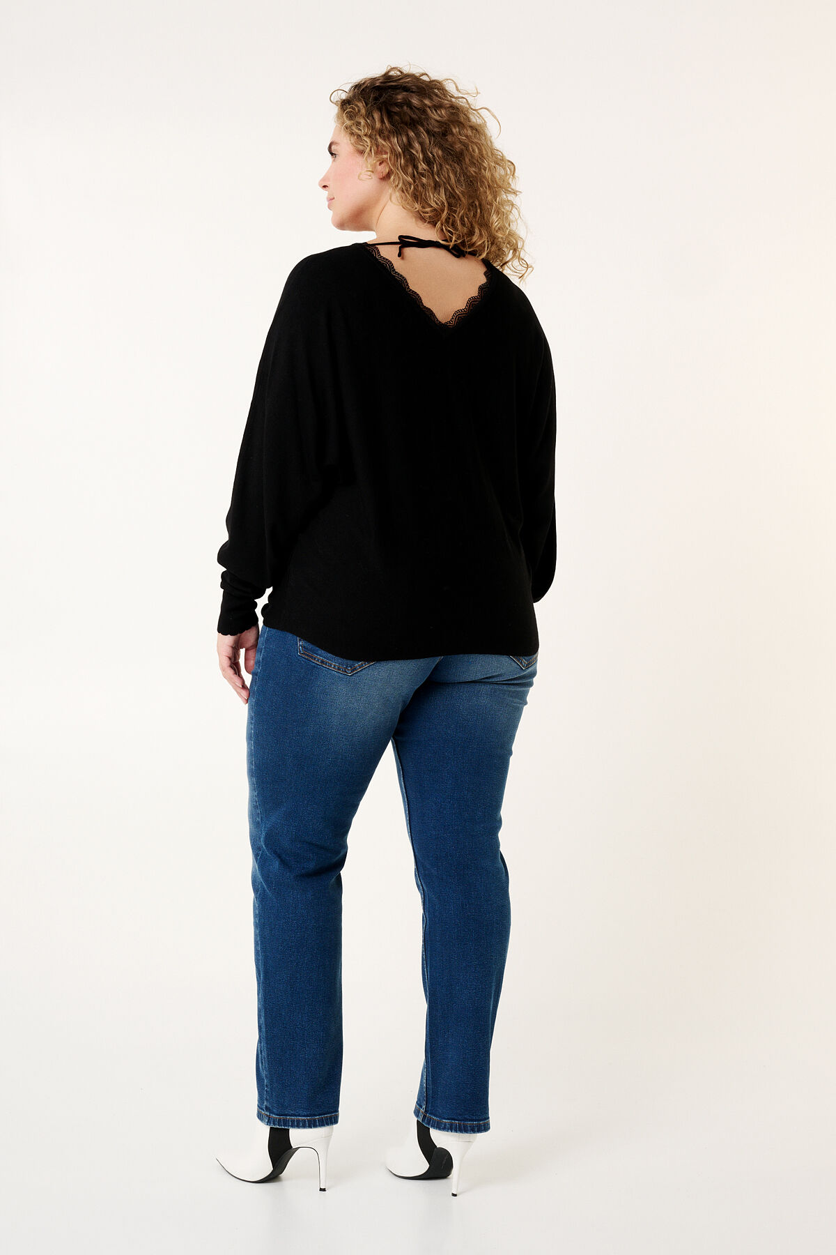 Trui met kanten details image number 3