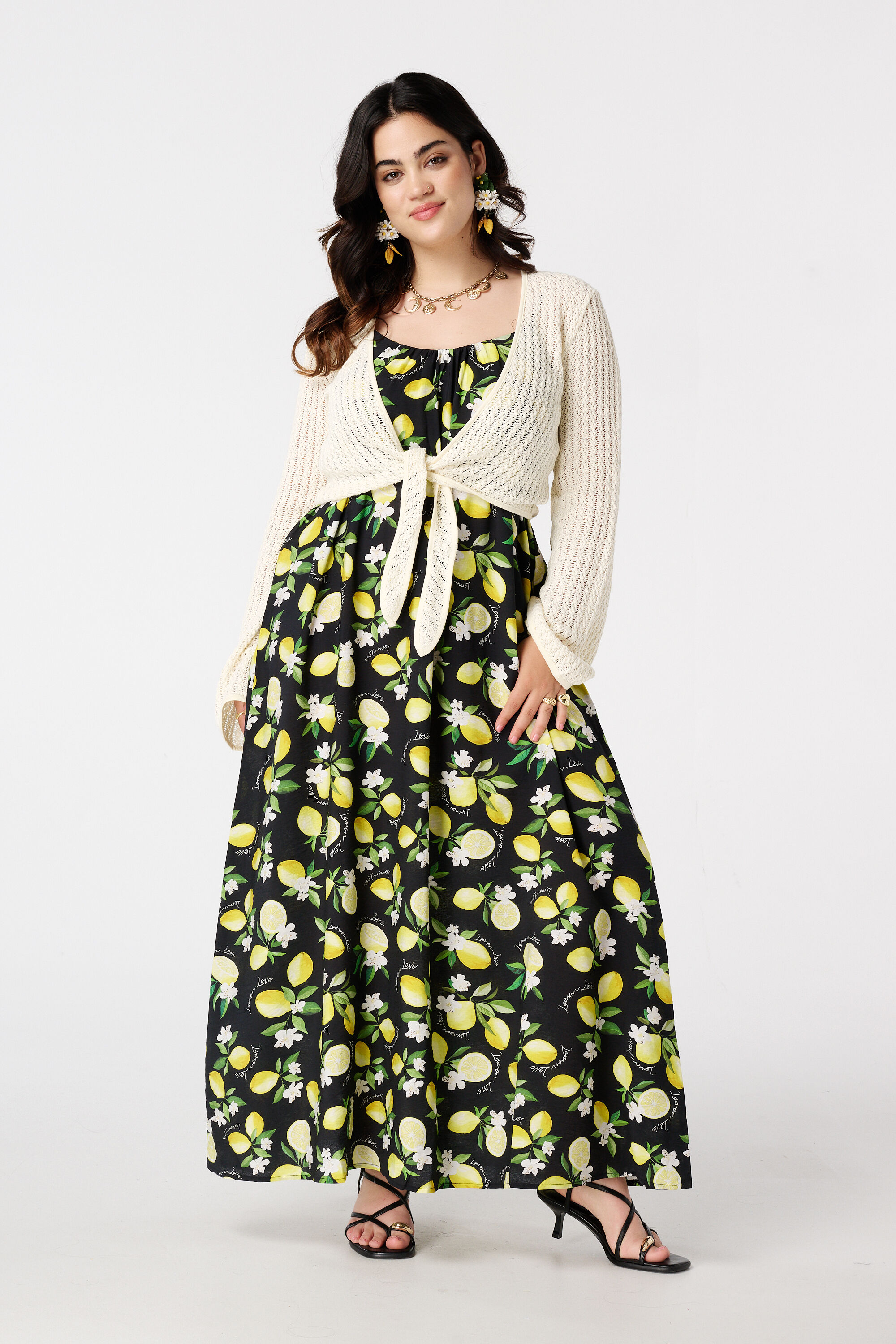 Gebreid vestje met knoopdetail image number 5