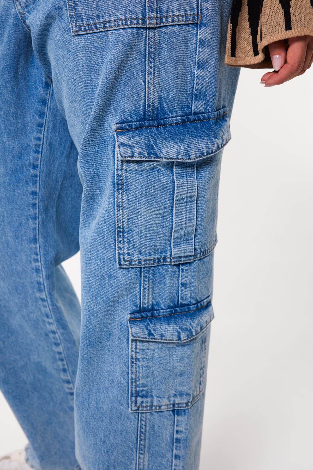 Denim cargo jeans image number 5