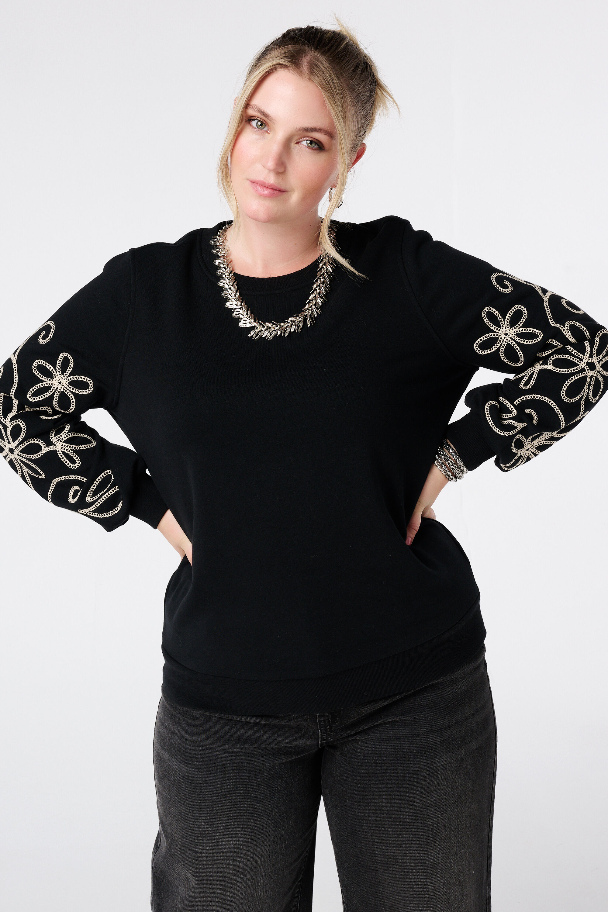 Sweater met broderie details