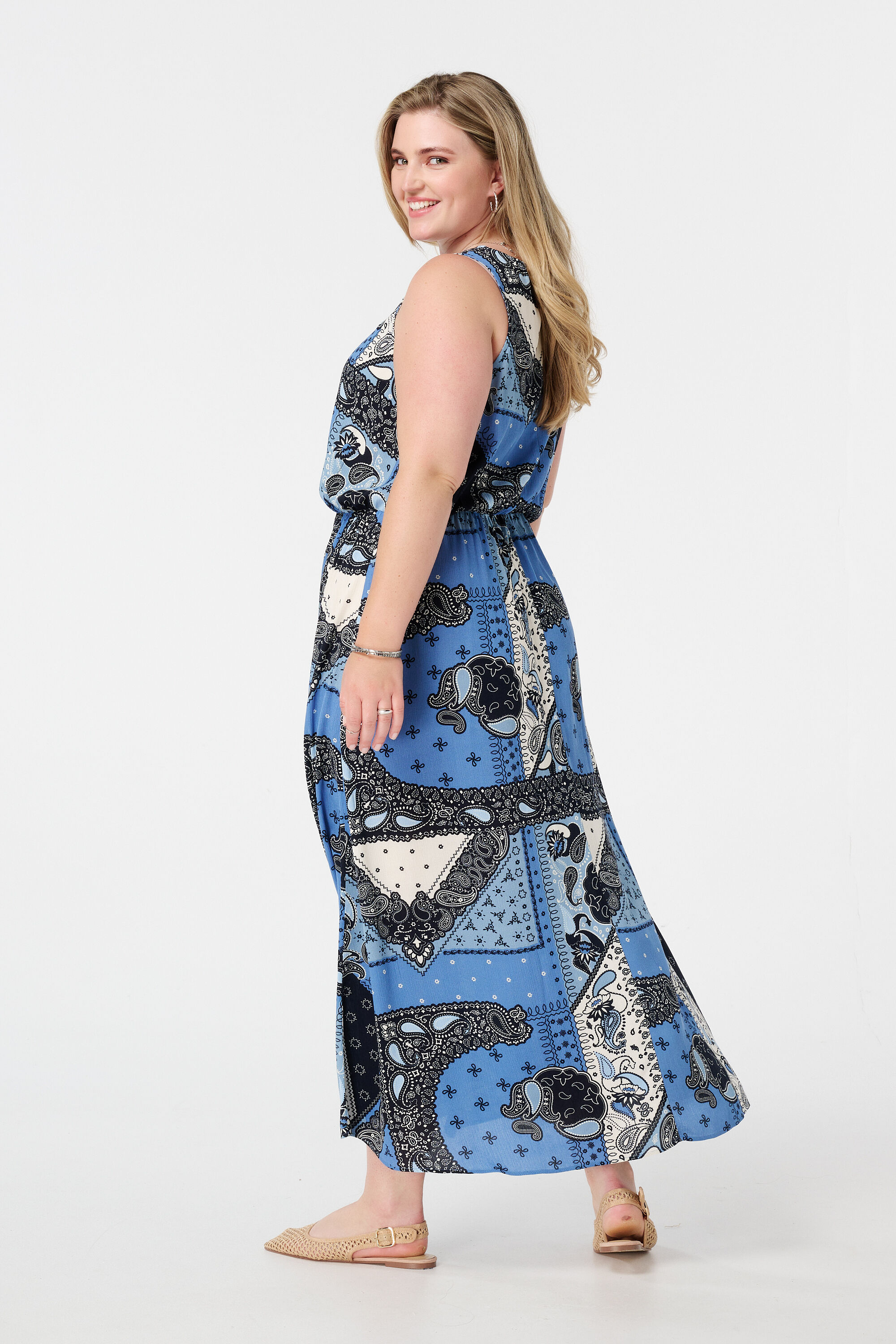 Mouwloze maxi jurk met paisley print image number 3