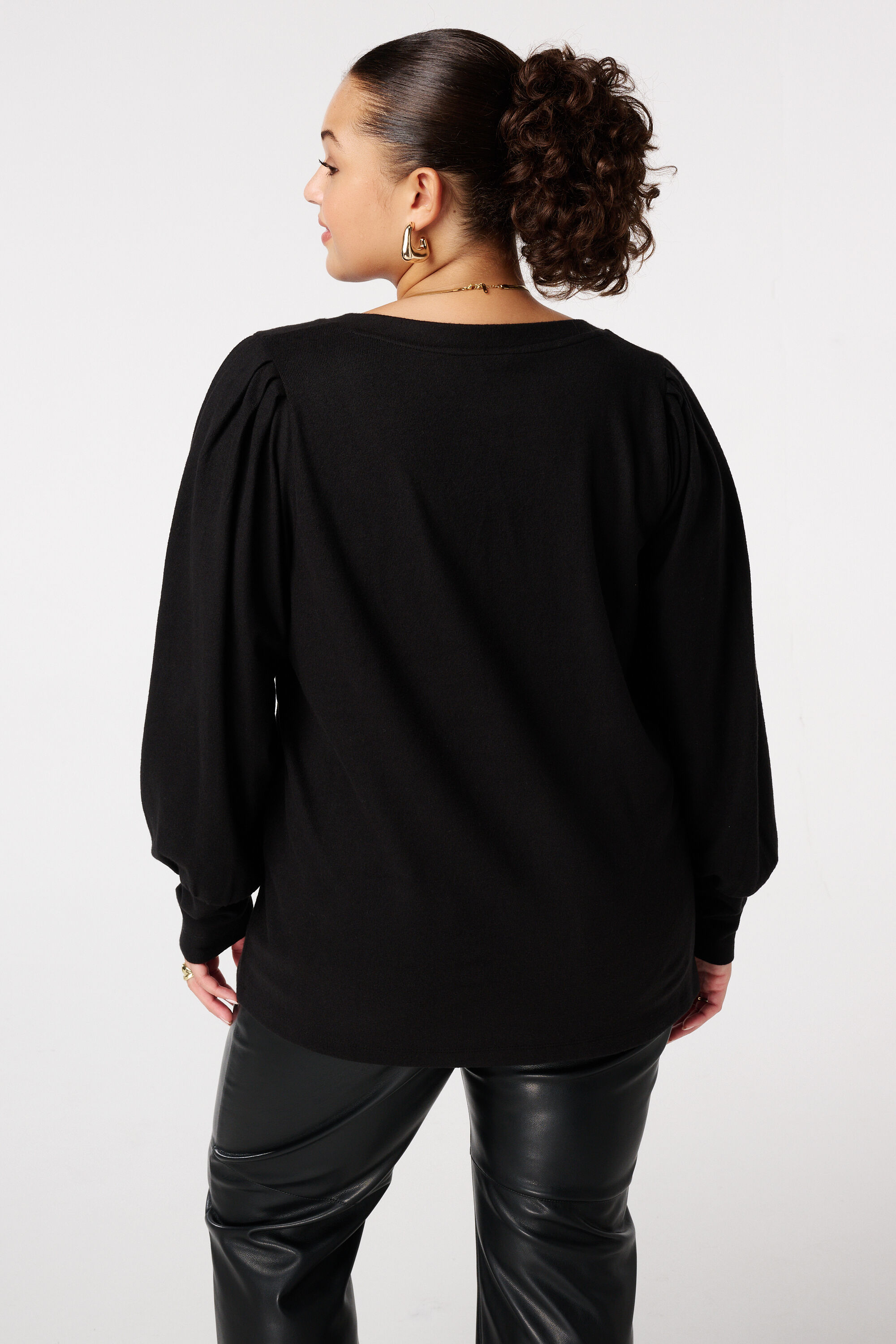 Fijn gebreide trui met pofmouwen image number 3