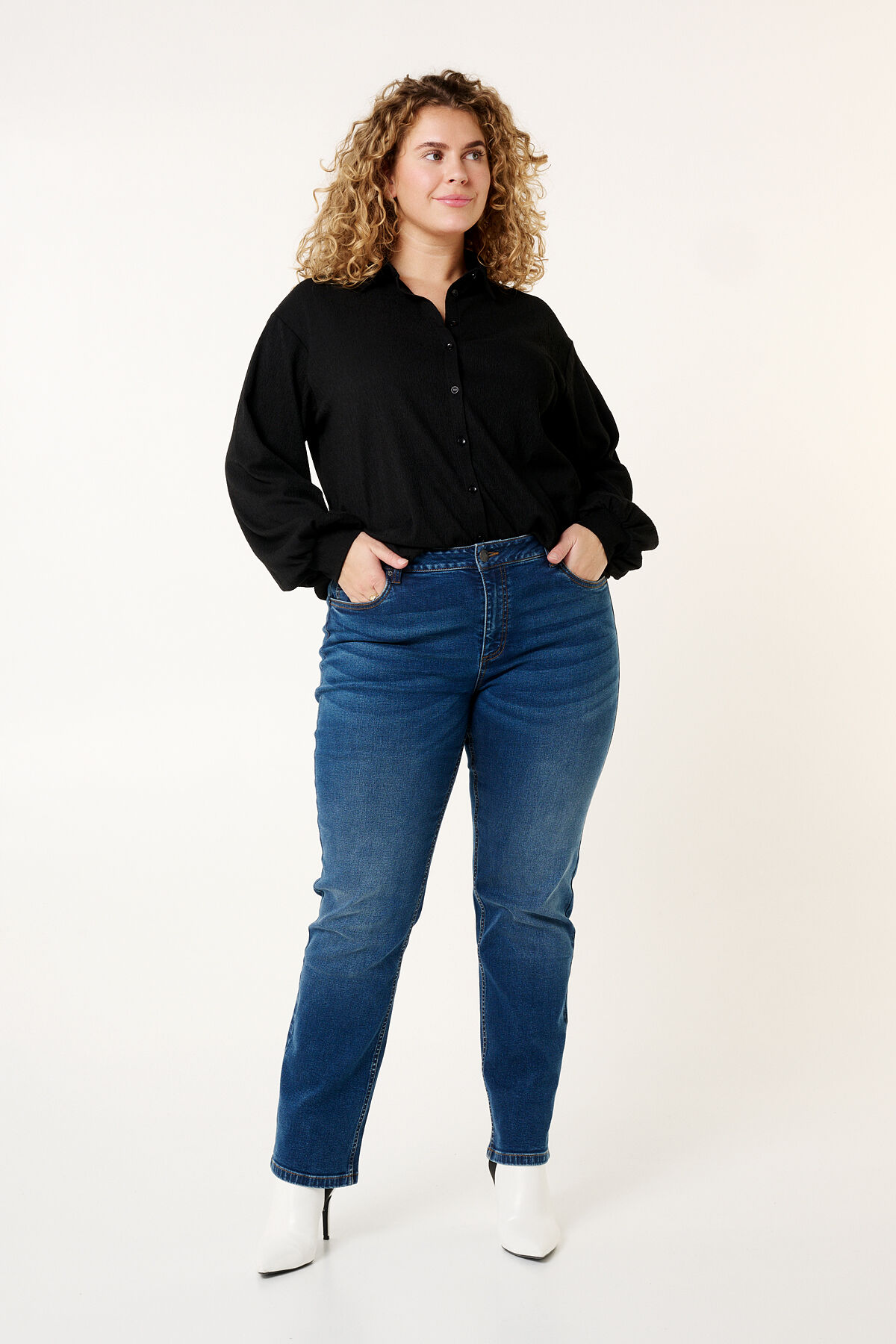 Top met knoopjes image number 5