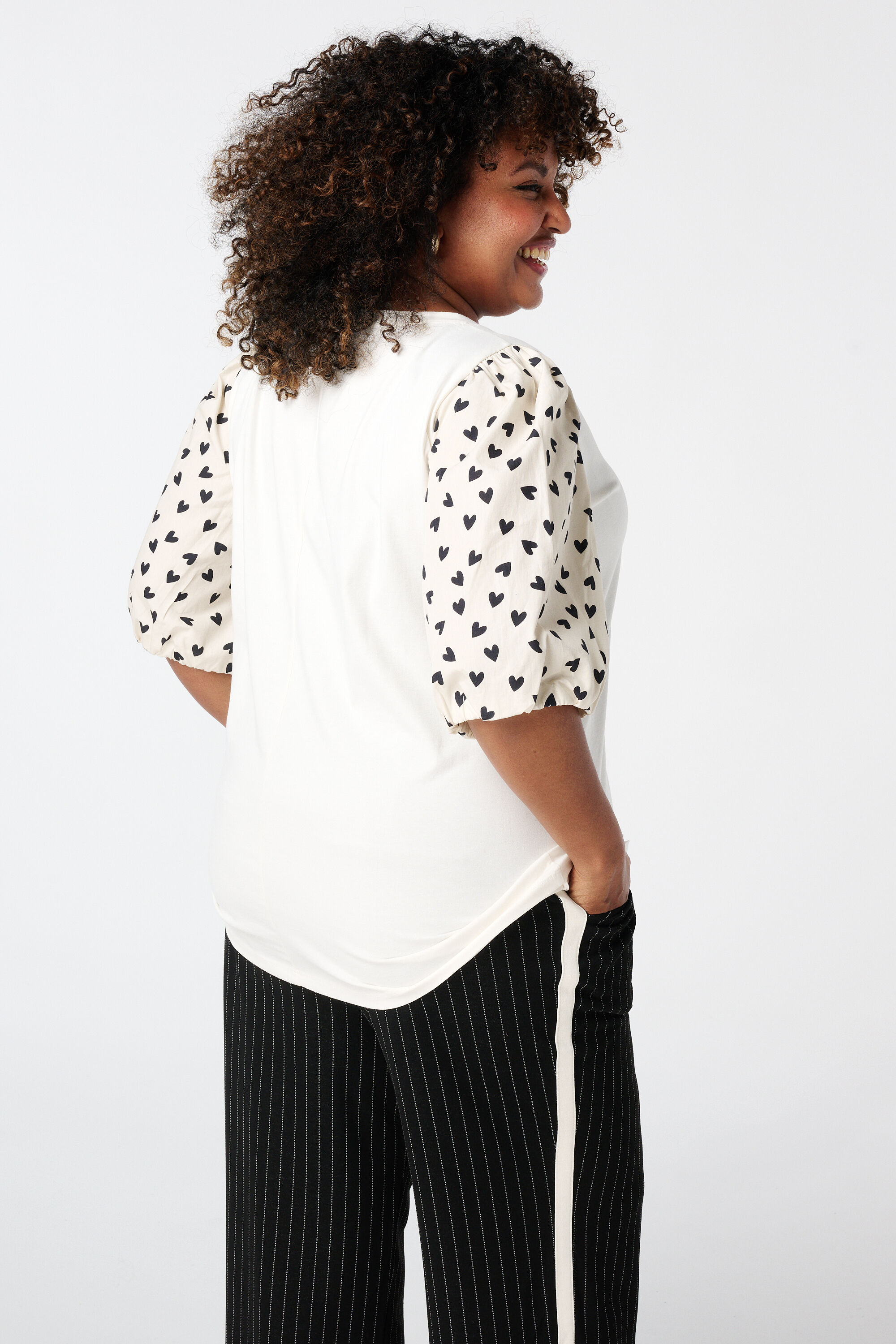 T-shirt met pofmouwen image number 3