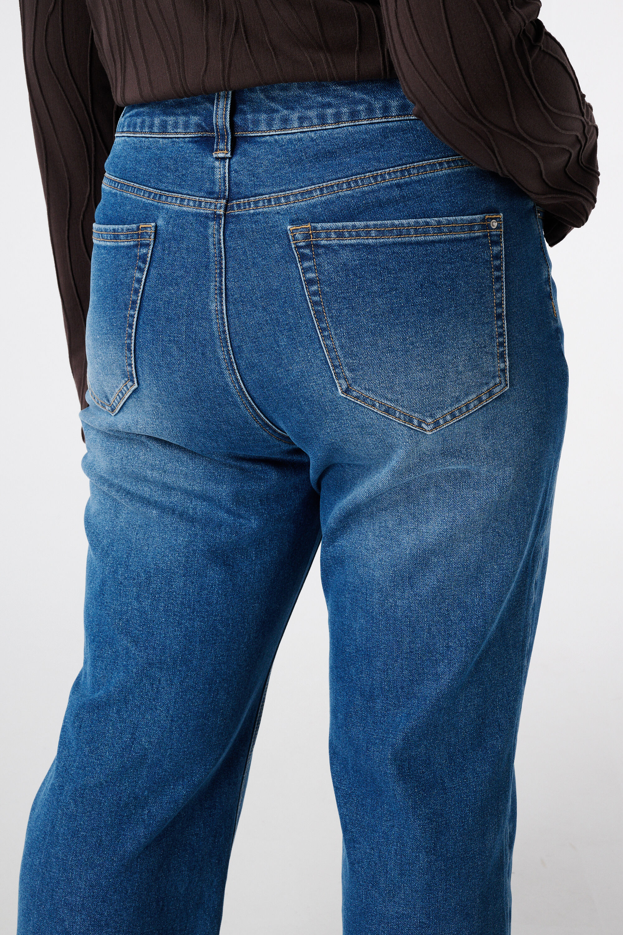 Wide leg jeans met omslag image number 4