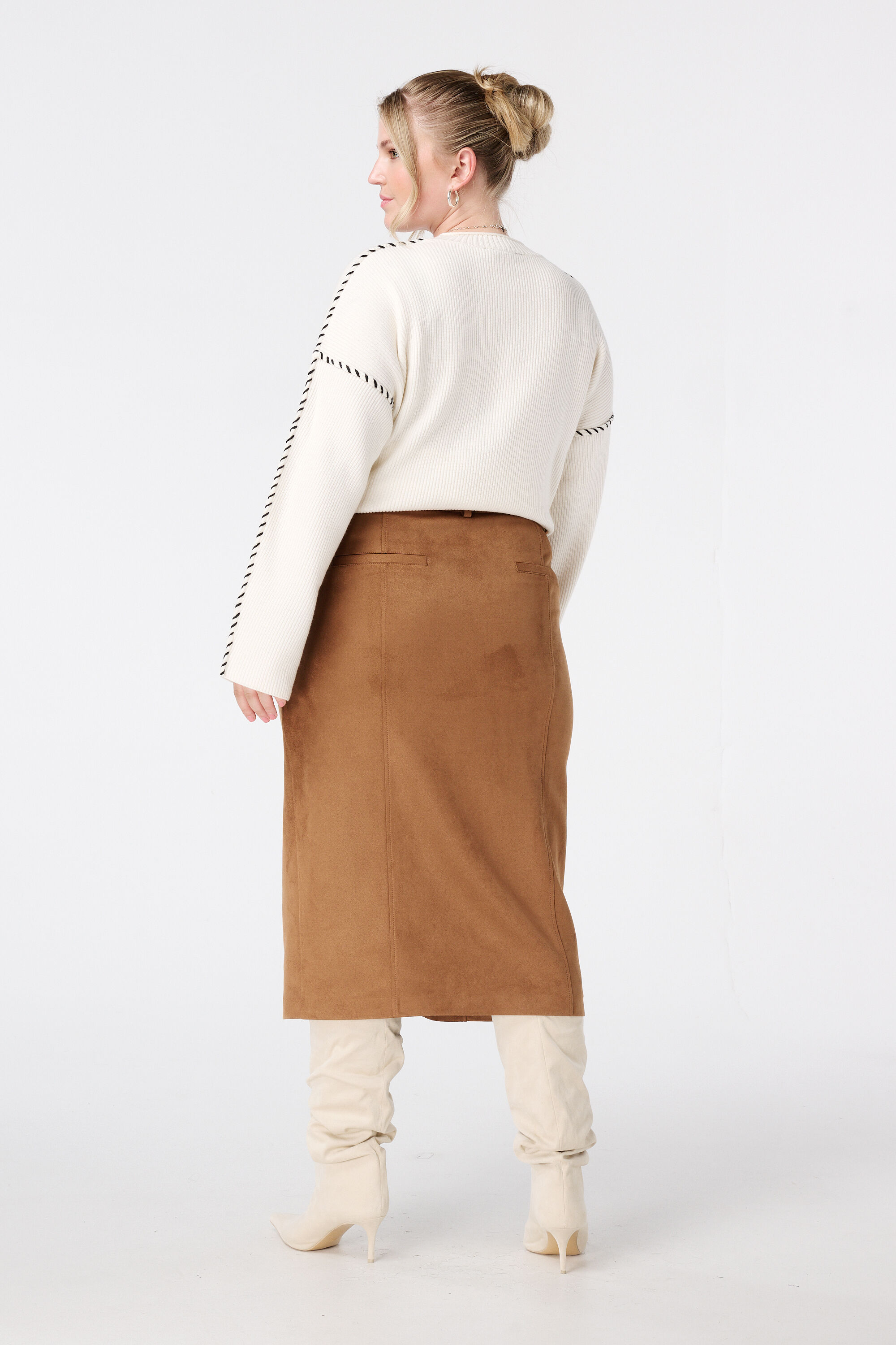 Midi rok in su&egrave;de look met riempje image number 3