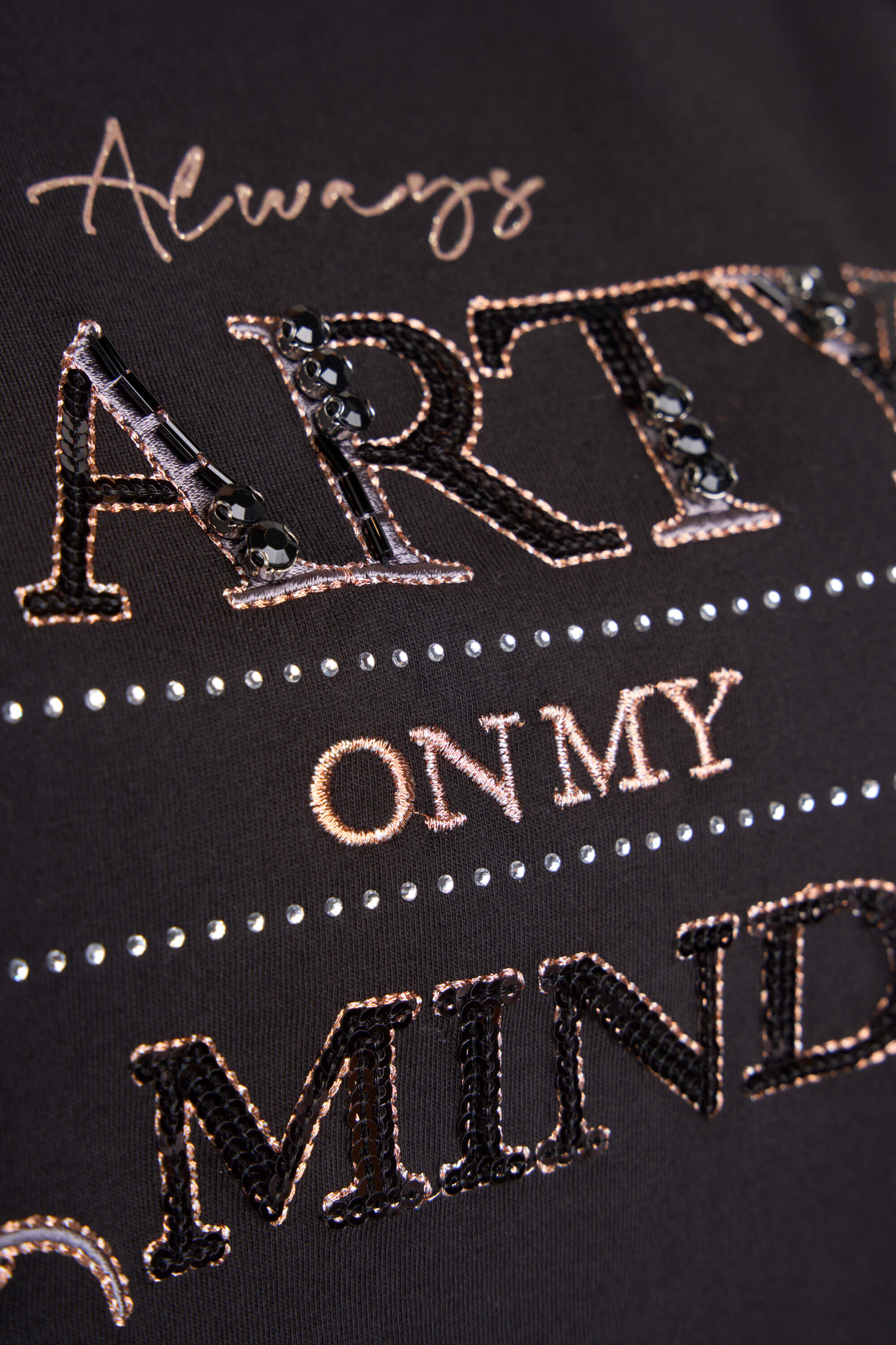 T-shirt met opdruk en pailletten image number 4