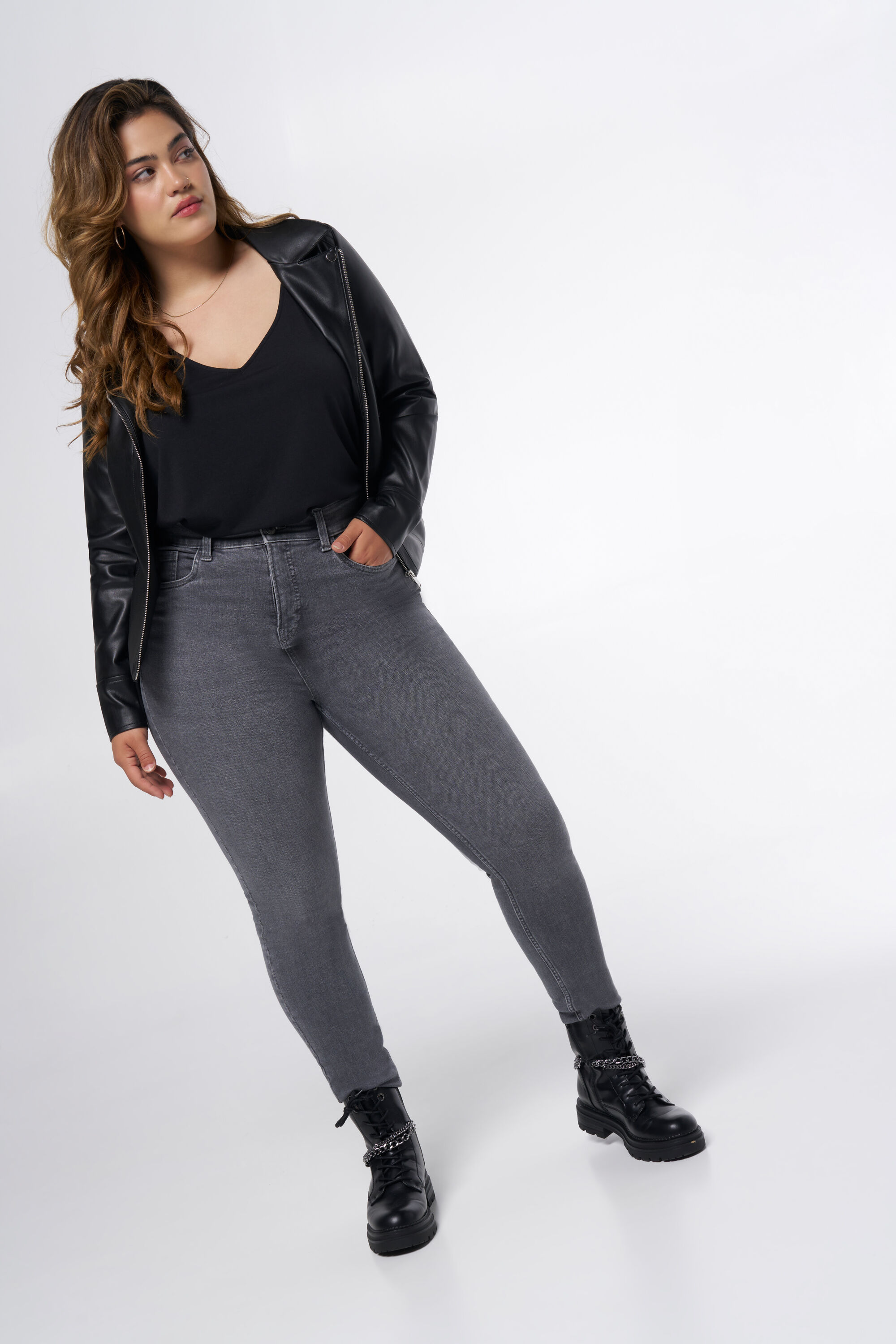 Leerlook jasje met zilveren details image number 5