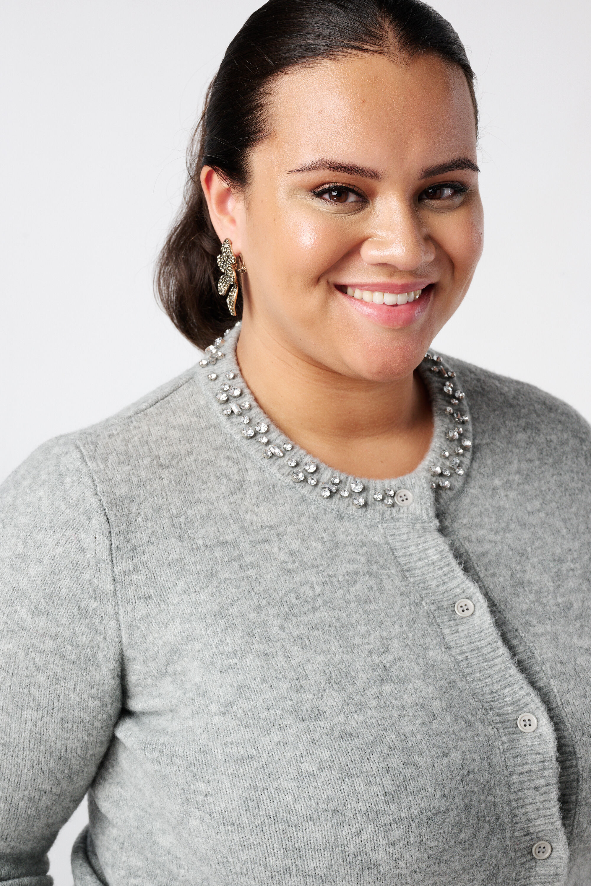 Fijn gebreid vest met diamanten details image number 4