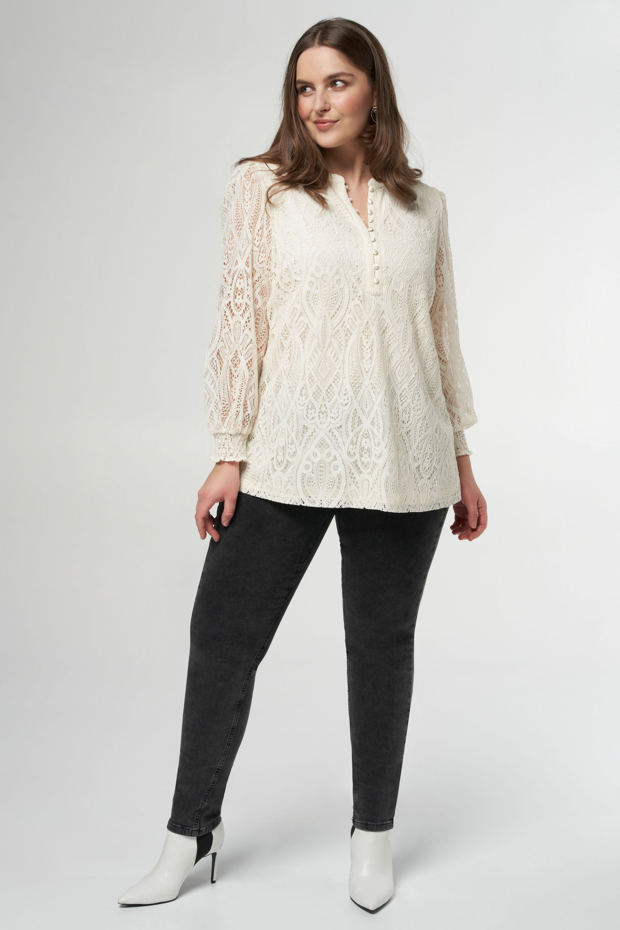 Top met kanten en doorschijnende mouwen image number 5