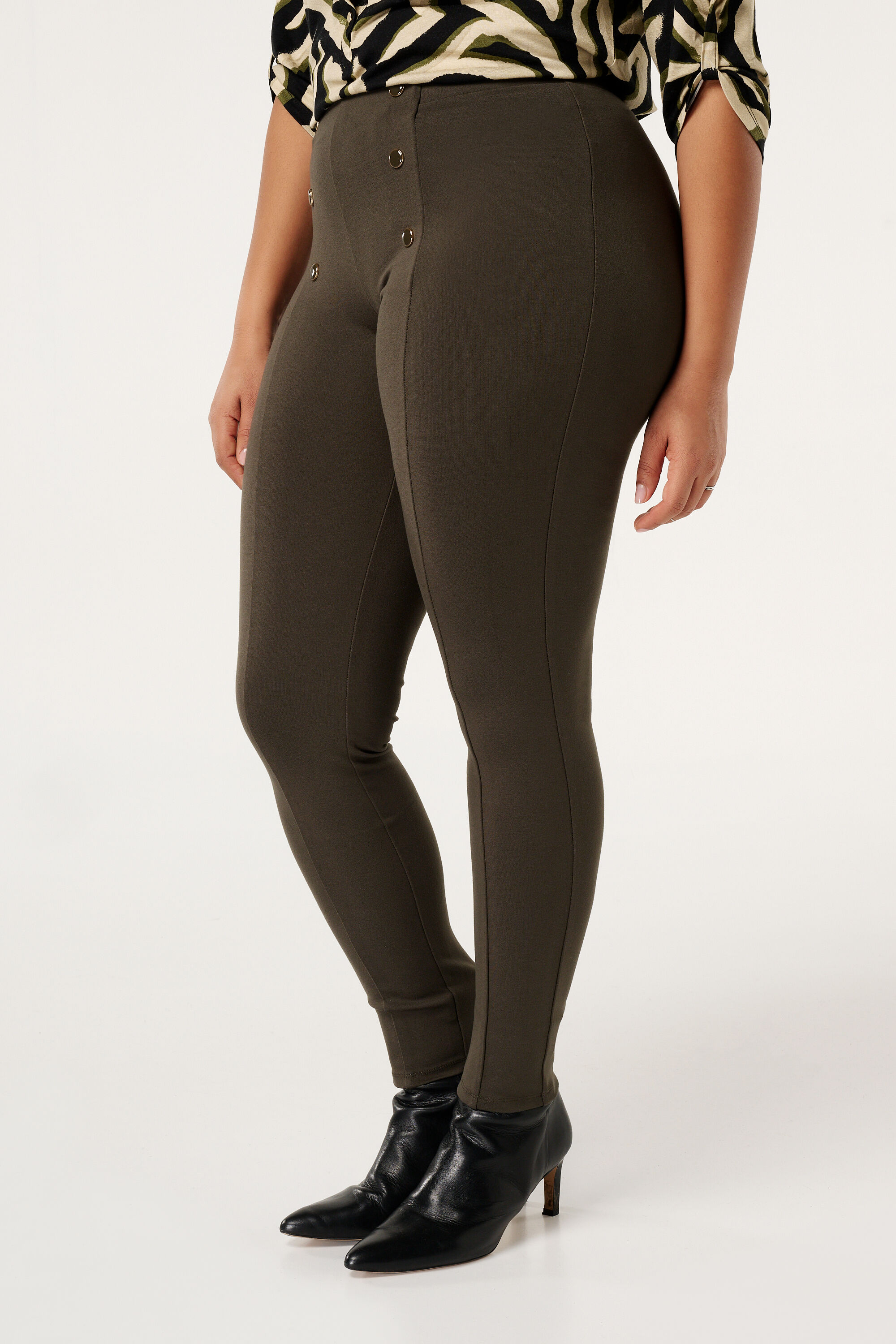 Tregging met gouden knopen image number 4