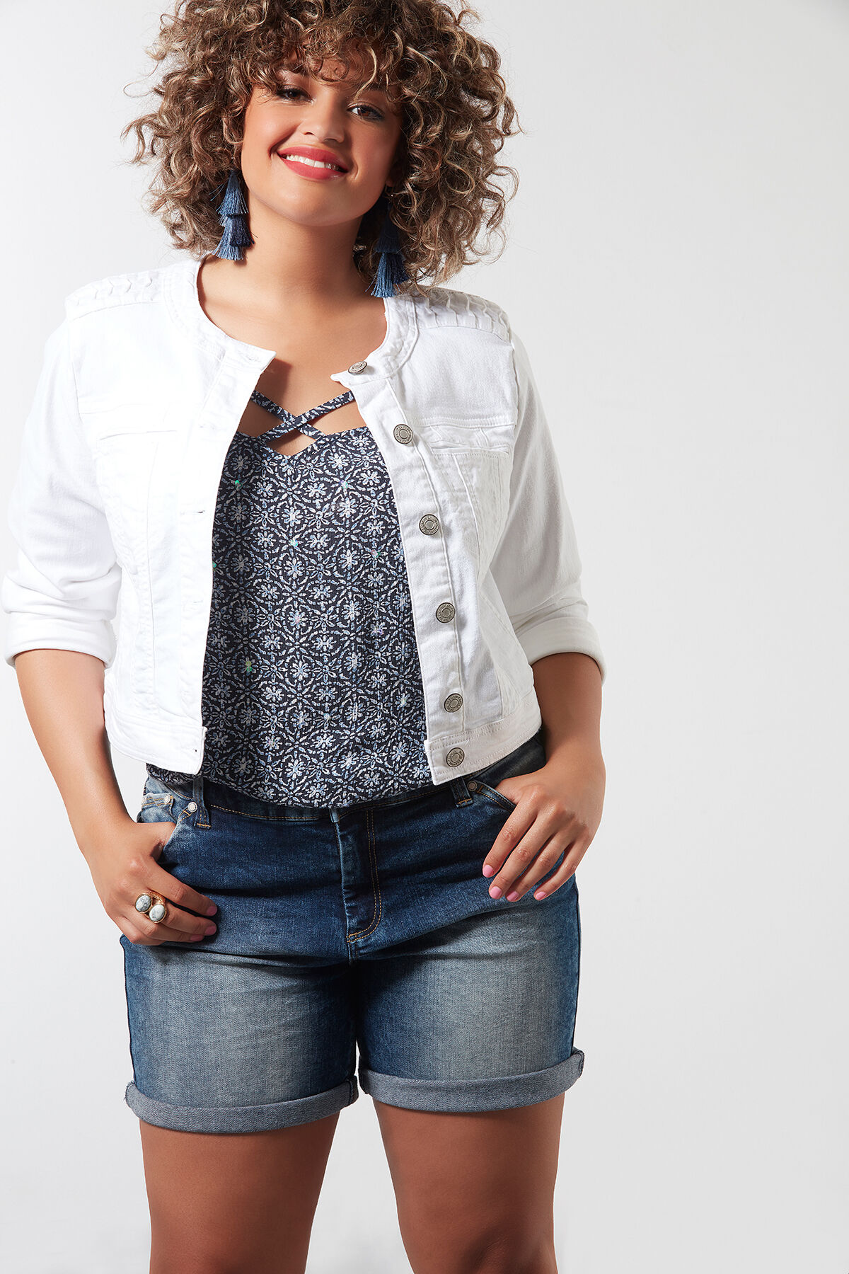 Kort spijkerjack met ronde halslijn image number 0