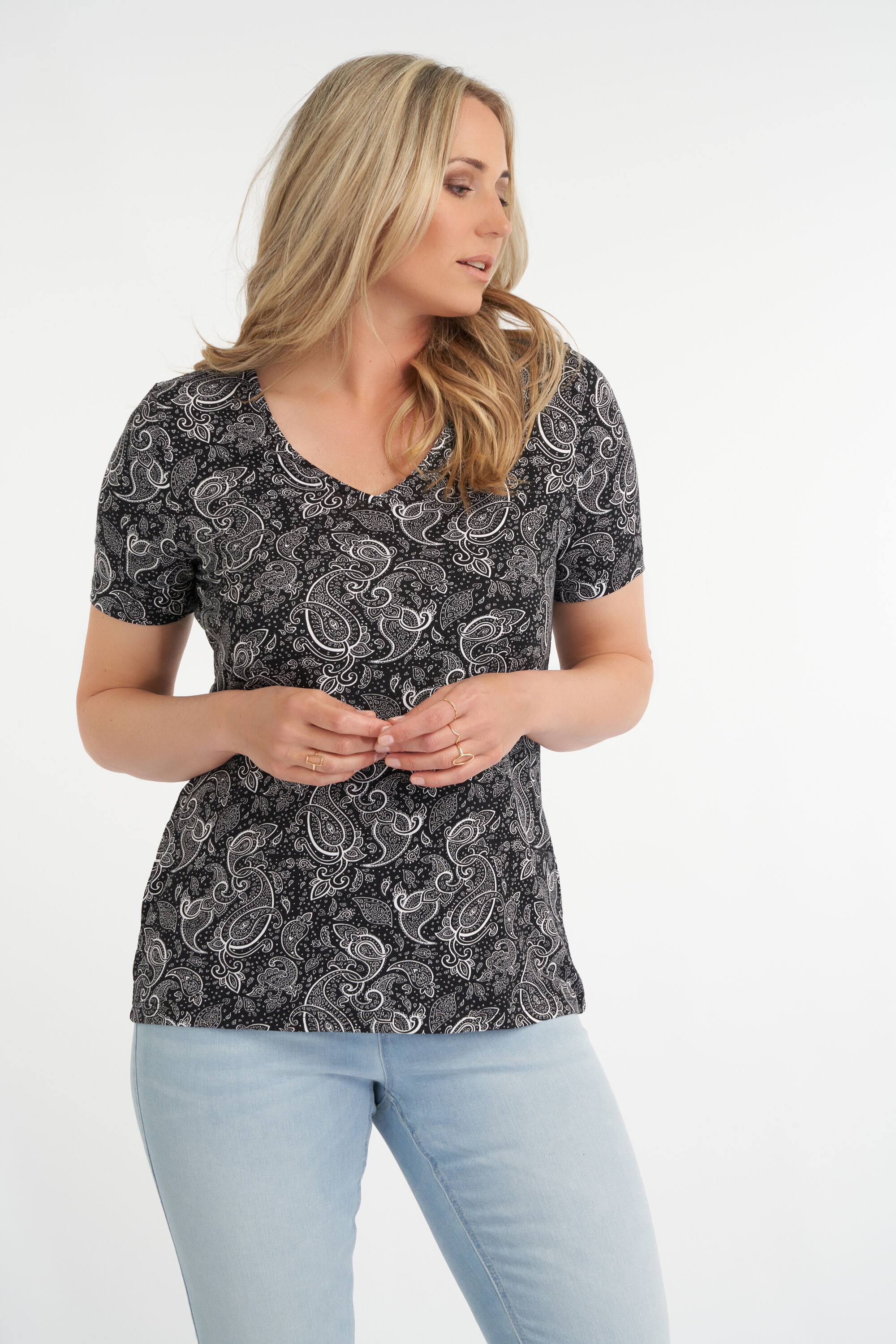 T-shirt met V-hals image number 0
