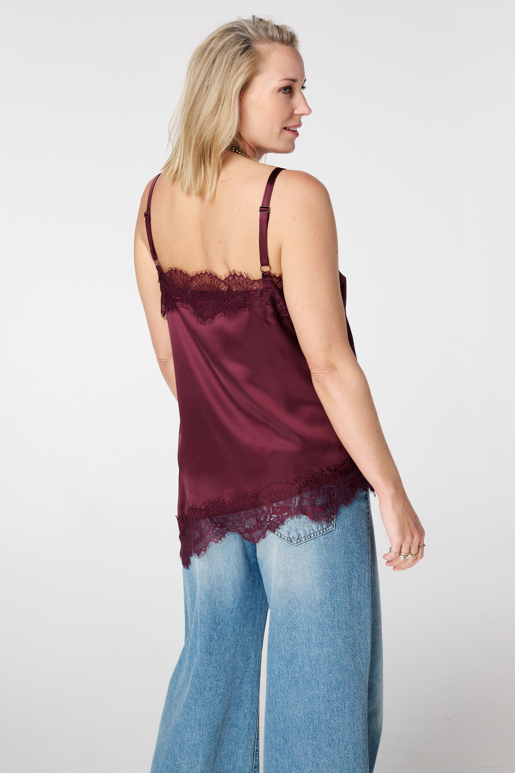 A-symmetrische top met kant image number 3