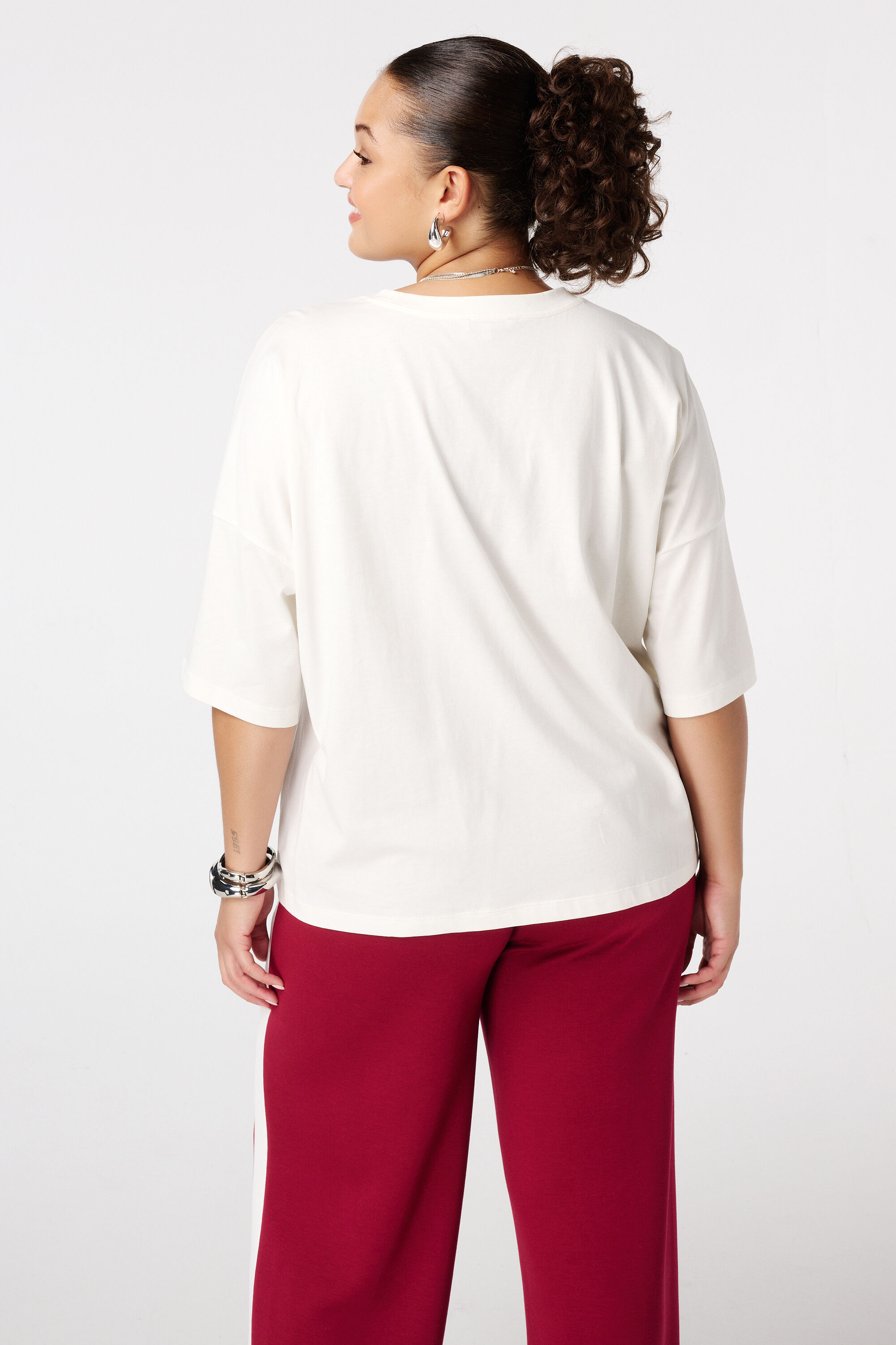 Ruimvallend t-shirt met tekst image number 3