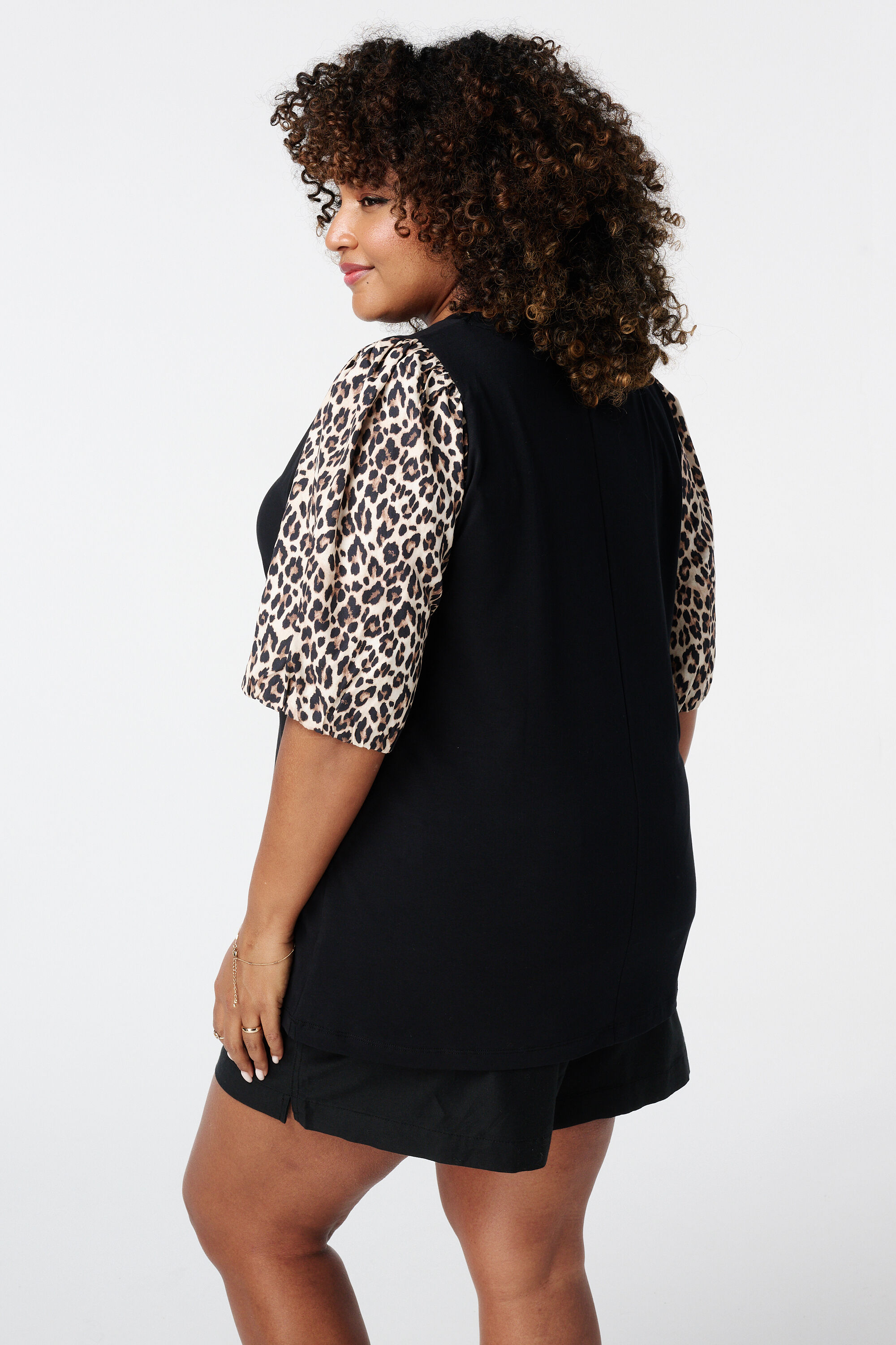 T-shirt met pofmouwen image number 3