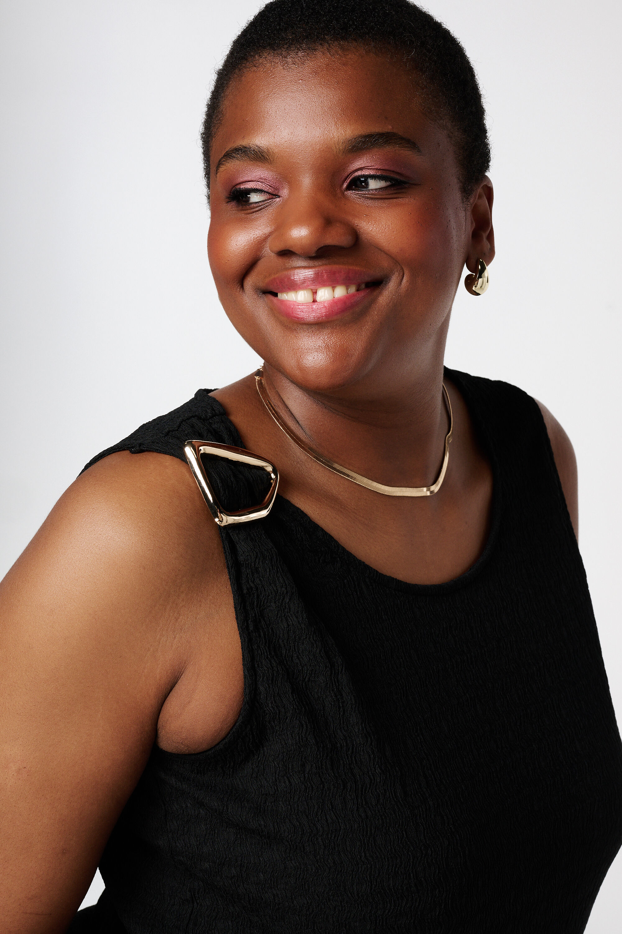 Zwarte top met siergesp en structuurstof image number 4