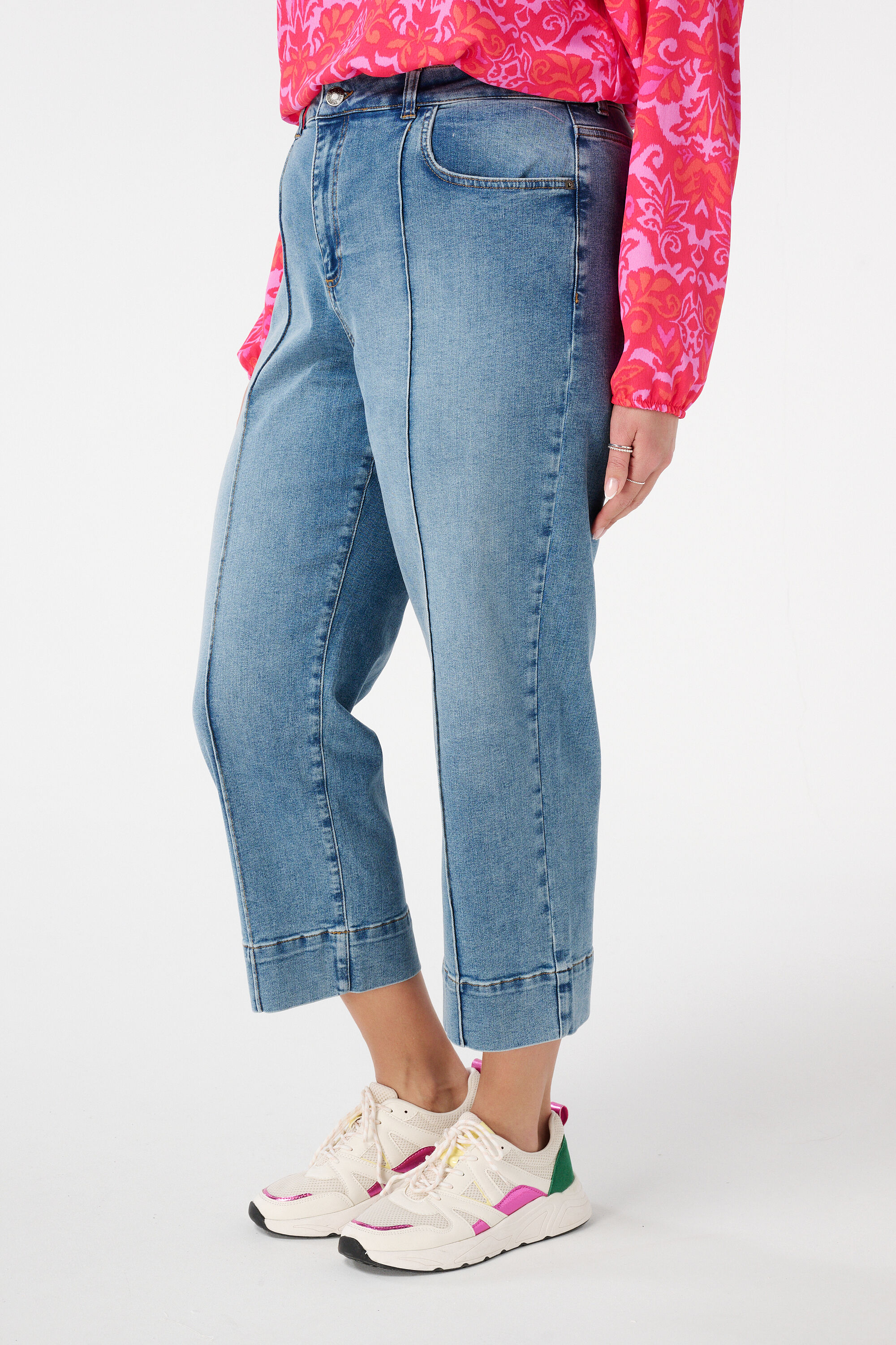 Straight leg jeans met stiksel detail image number 5