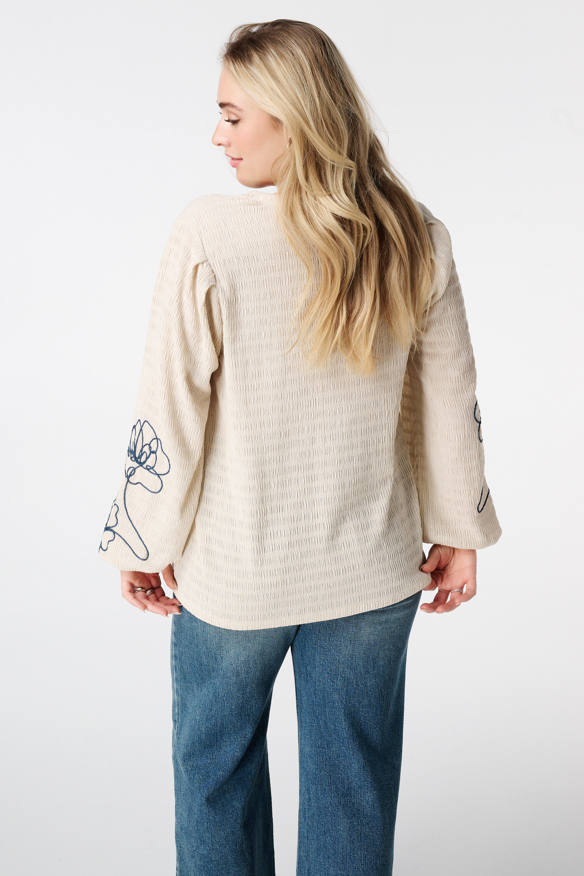 Blouse met embroidery  image number 3