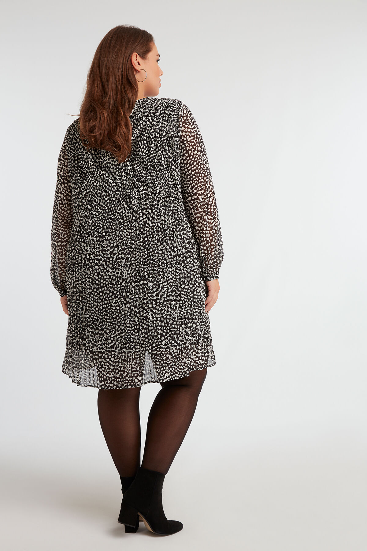 Tuniekjurk image number 4