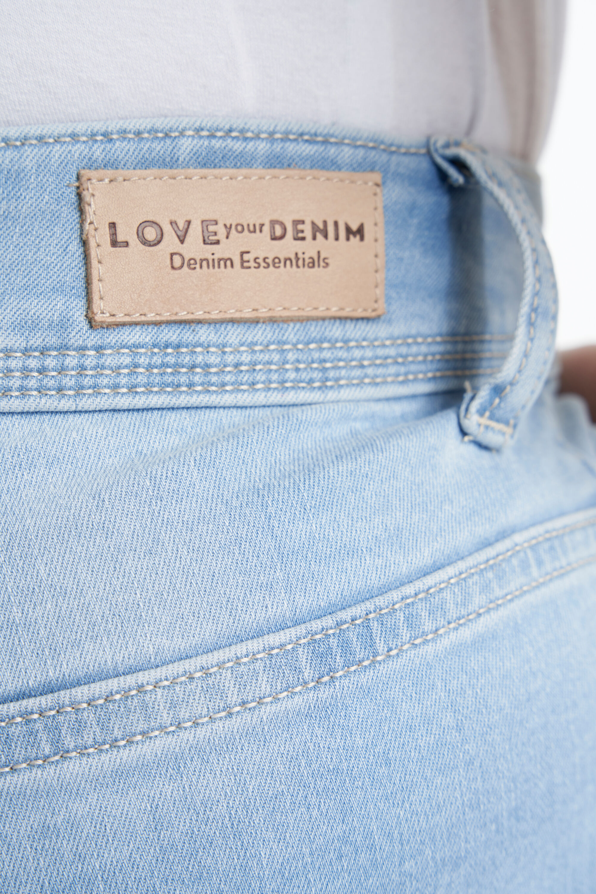 Skinny leg high waist jeans CHERRY image number 5