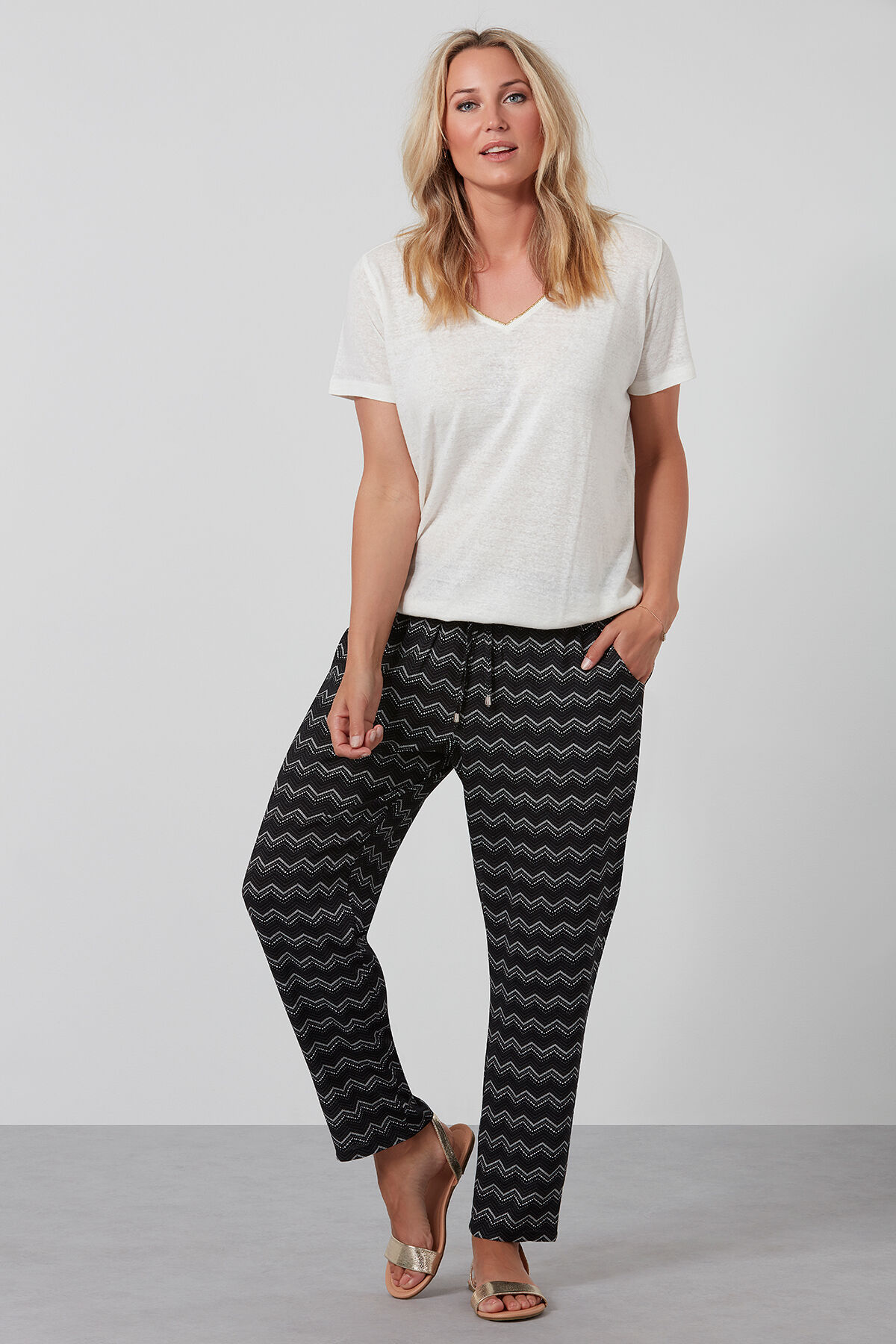 Strandbroek met all-over print image number 4