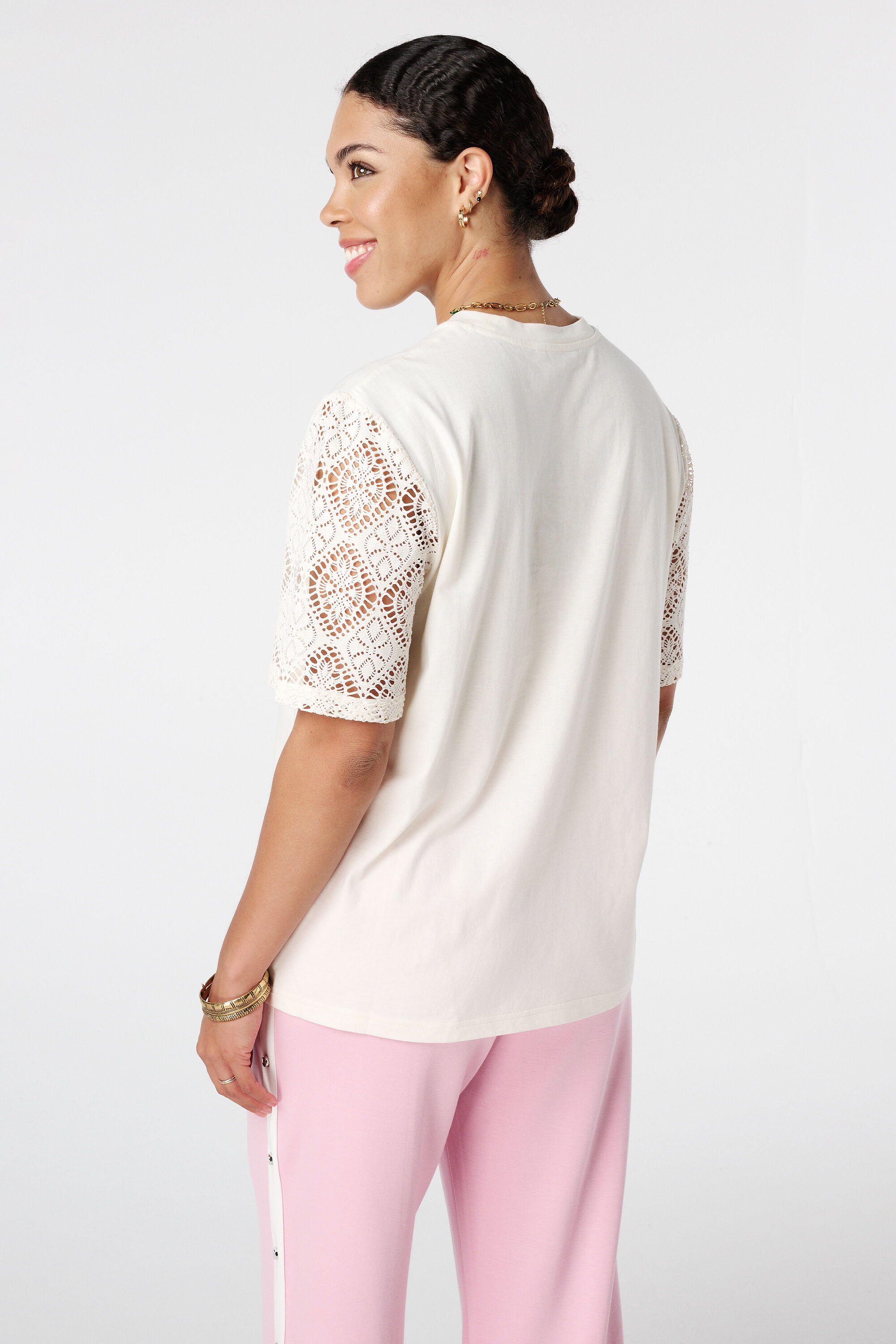 T-shirt met broderie mouwen image number 3