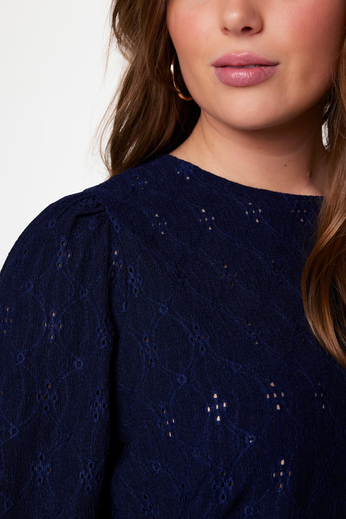 Top met broderie details image number 4