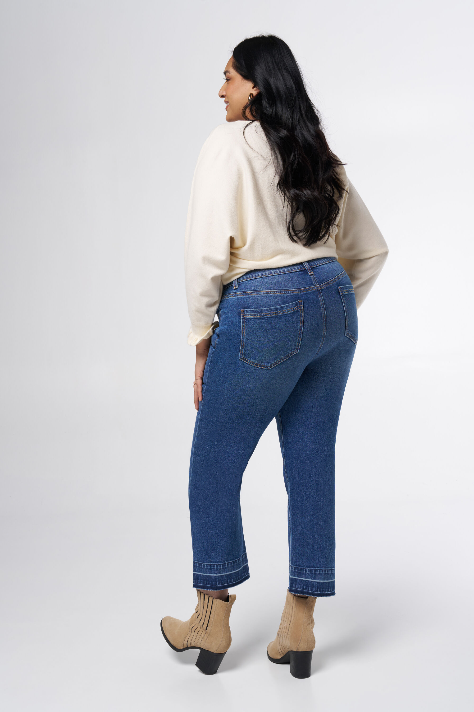 Straight cropped jeans image number 3