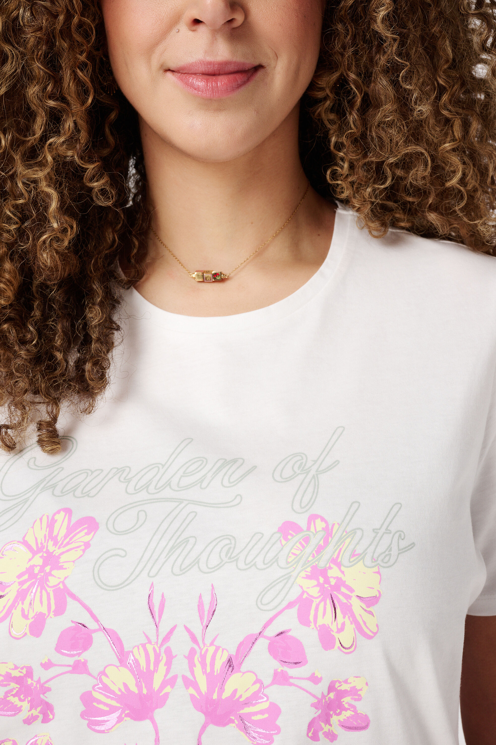 T-shirt met bloemen opdruk image number 4