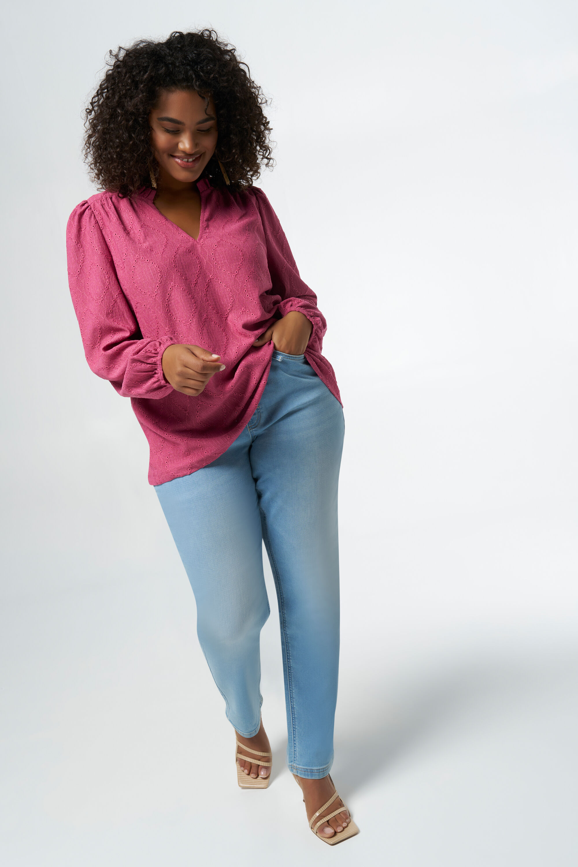 Broderie top image number 5