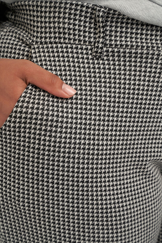 Geruite losvallende broek image number 4