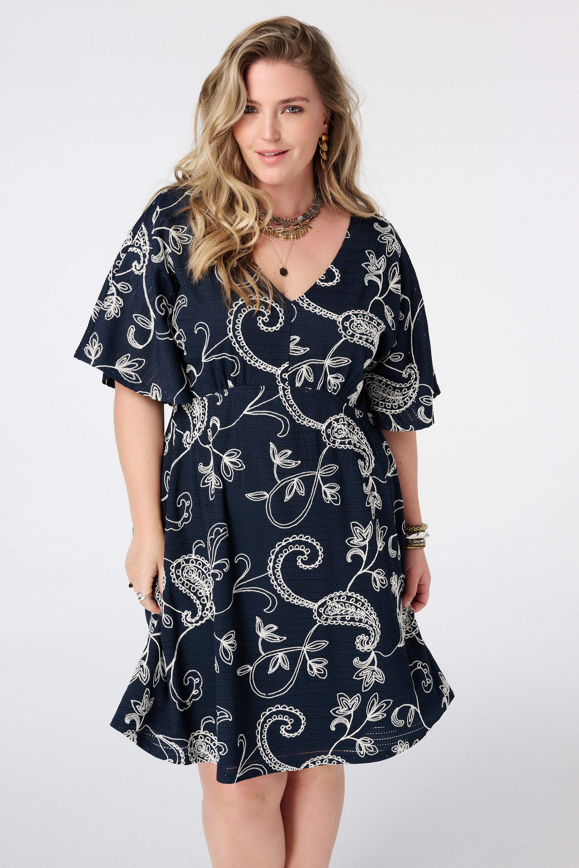 Kort jurkje met vlindermouwen image number 0