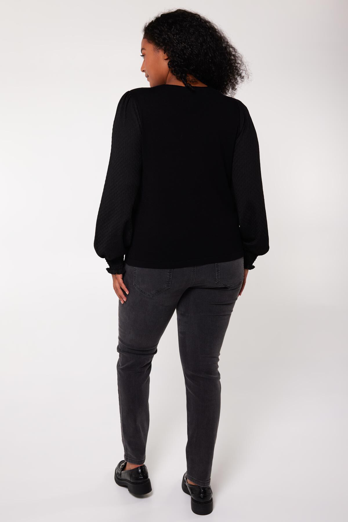 Fijngebreide trui met structuurmouw image number 3