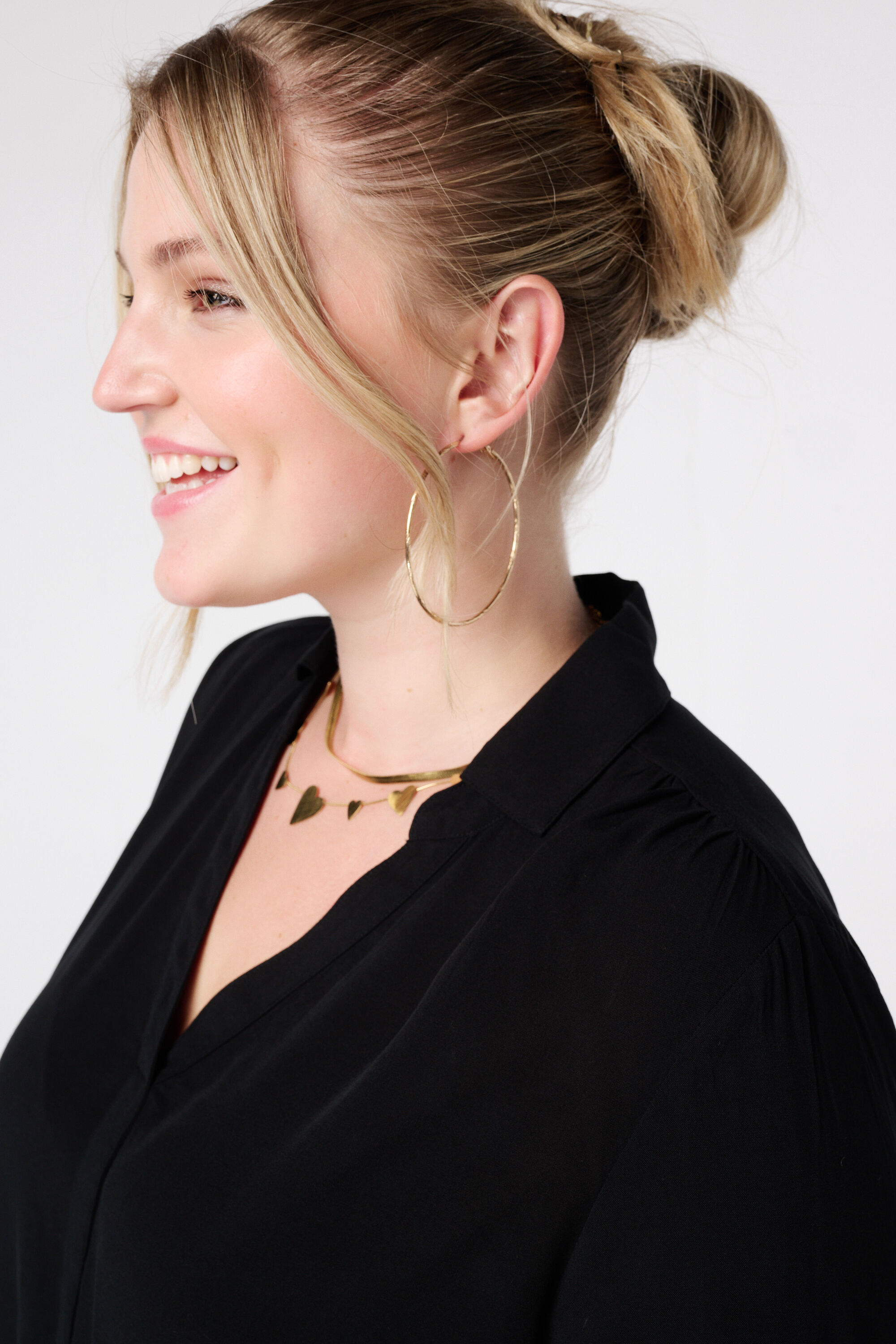 Ruimvallende blouse met v-hals image number 4