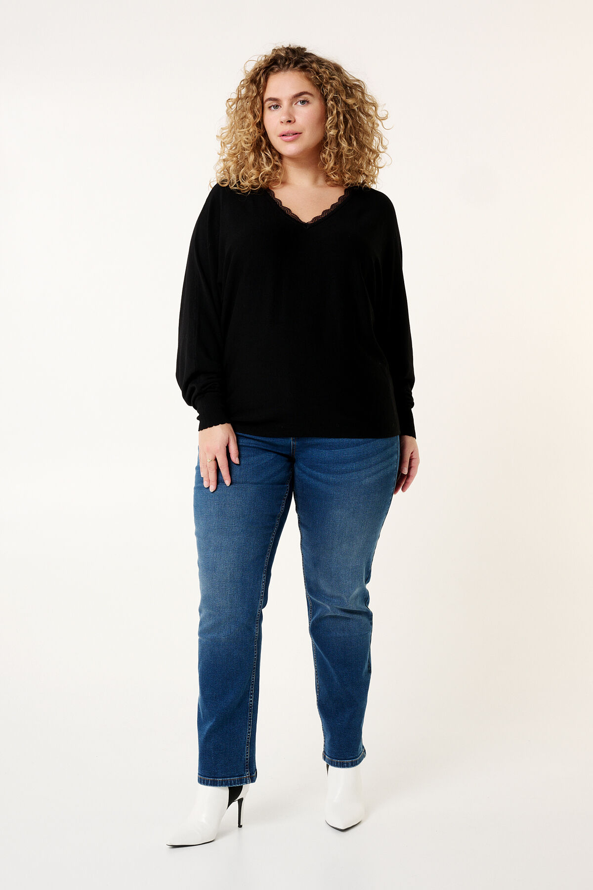 Trui met kanten details image number 6