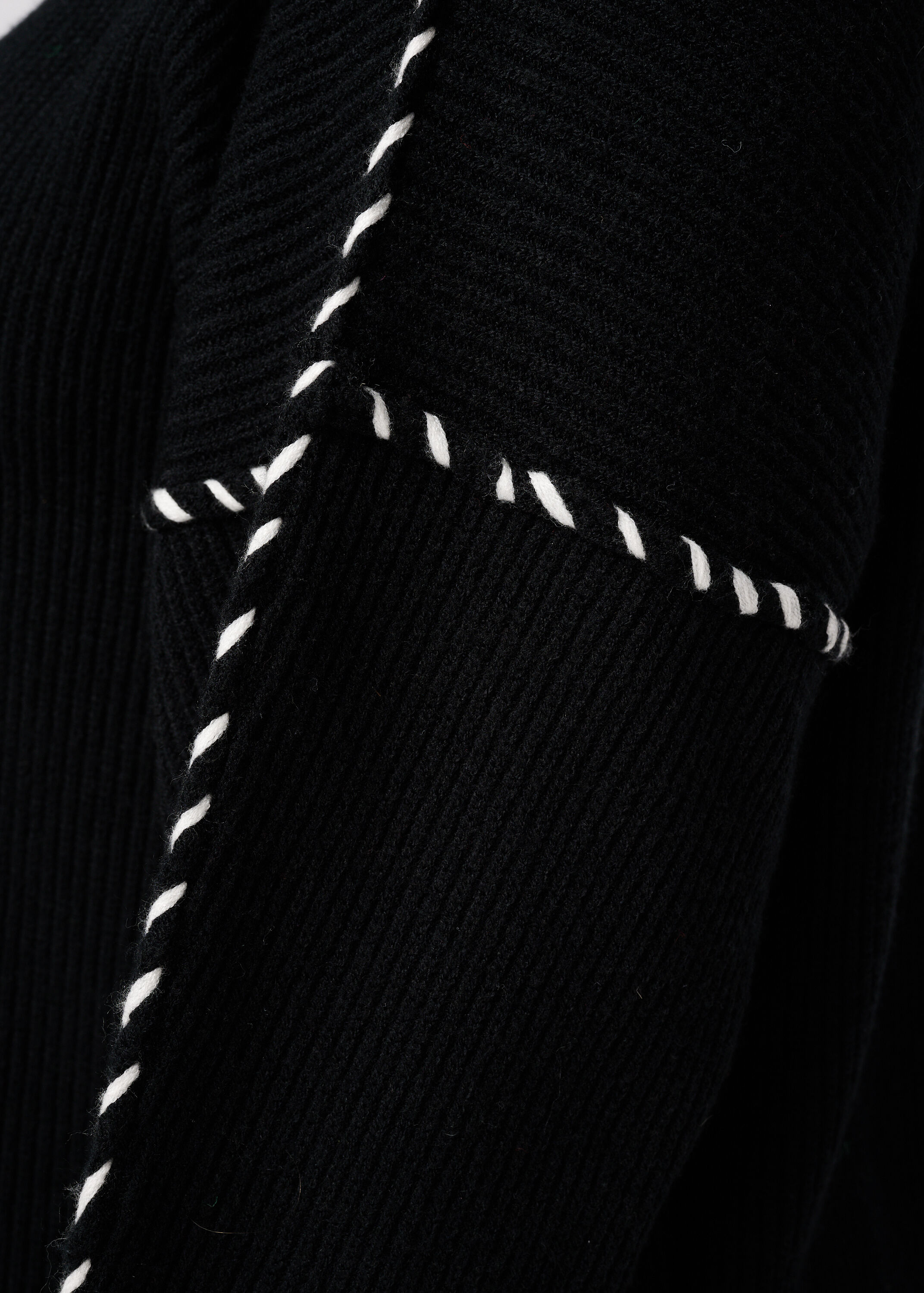 Gebreide jurk met sierstiksels image number 6