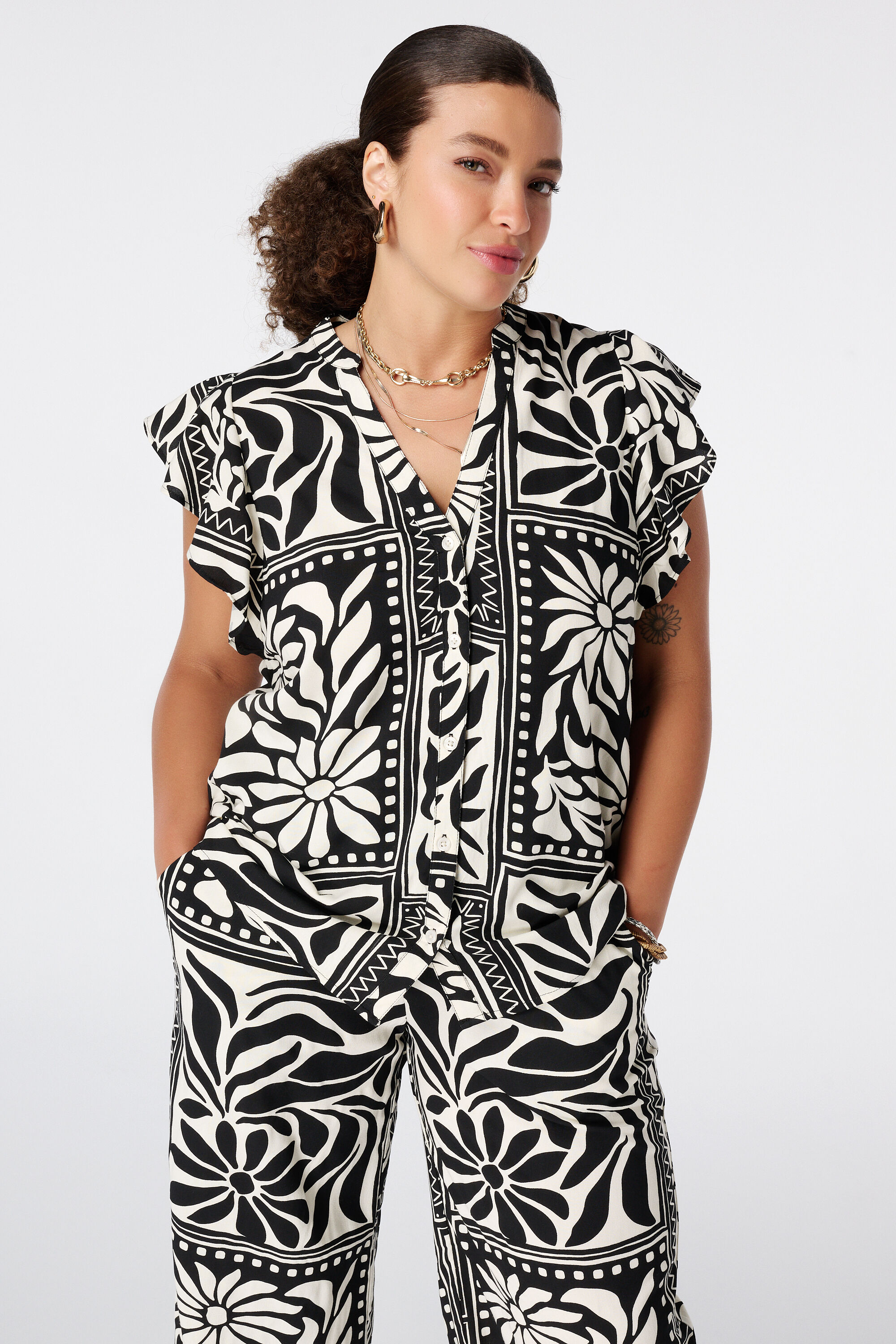 Blouse met ruffles image number 0