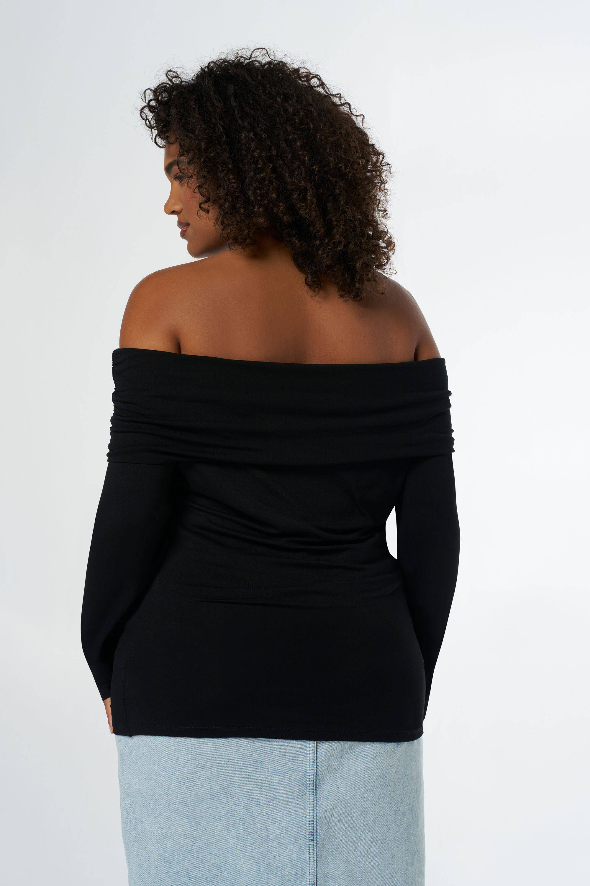 Off-shoulder top image number 3