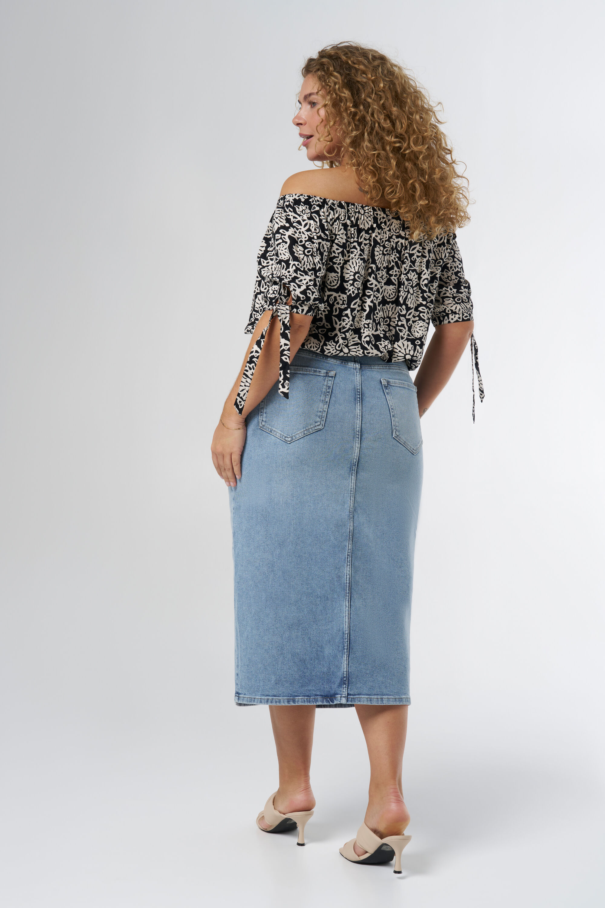 Midi denim rok met split image number 3