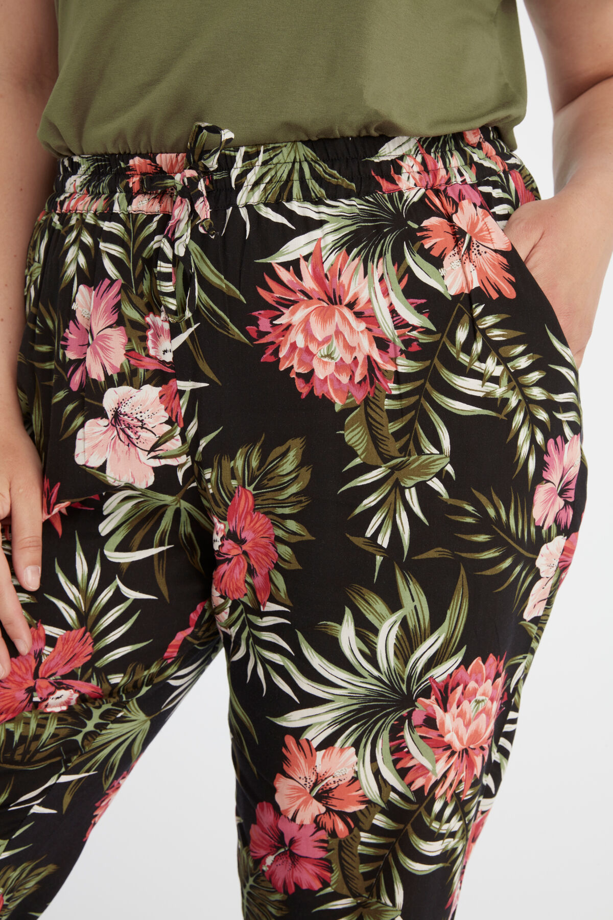 Losvallende broek met print image number 5