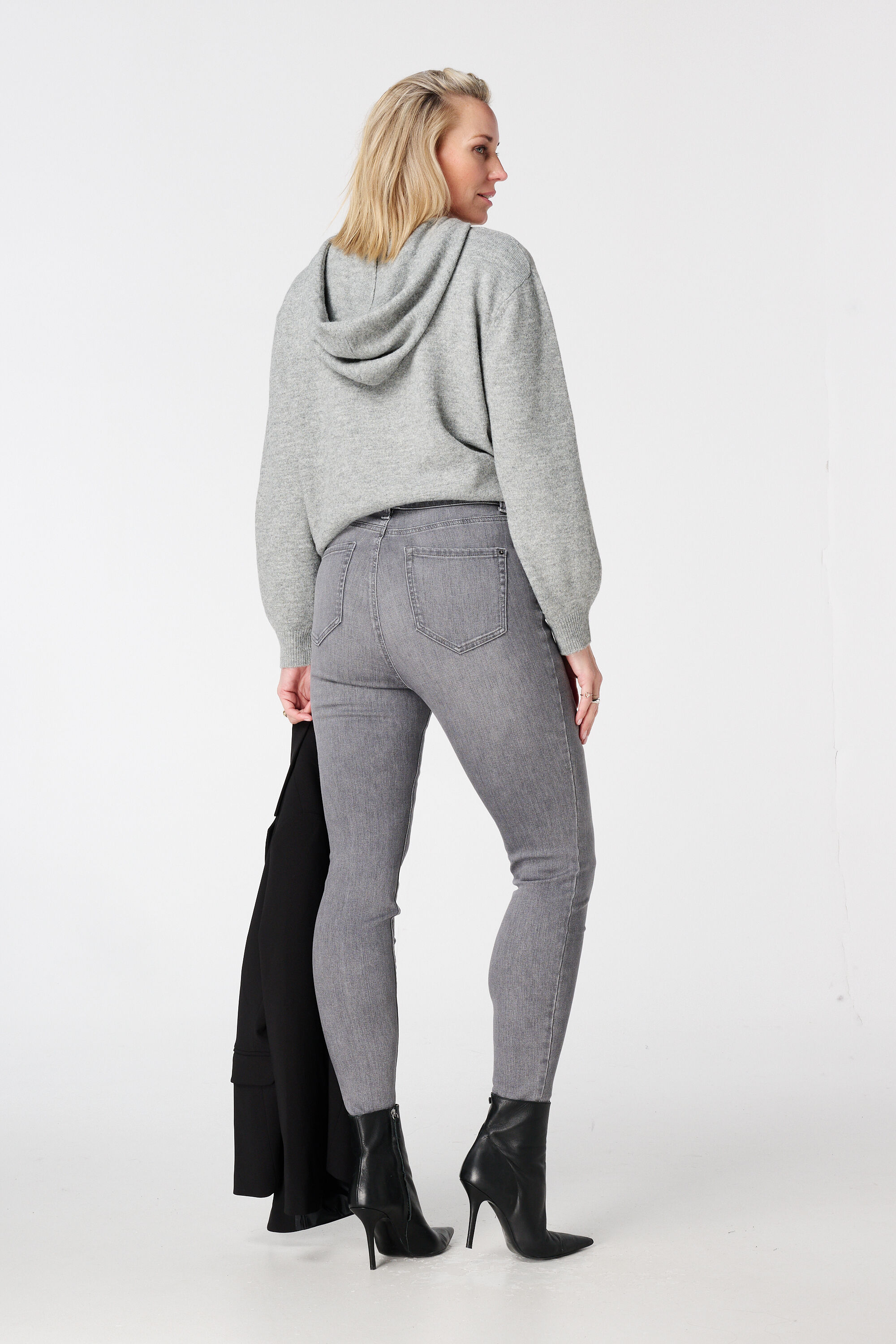 Skinny leg high waist jeans CHERRY image number 3