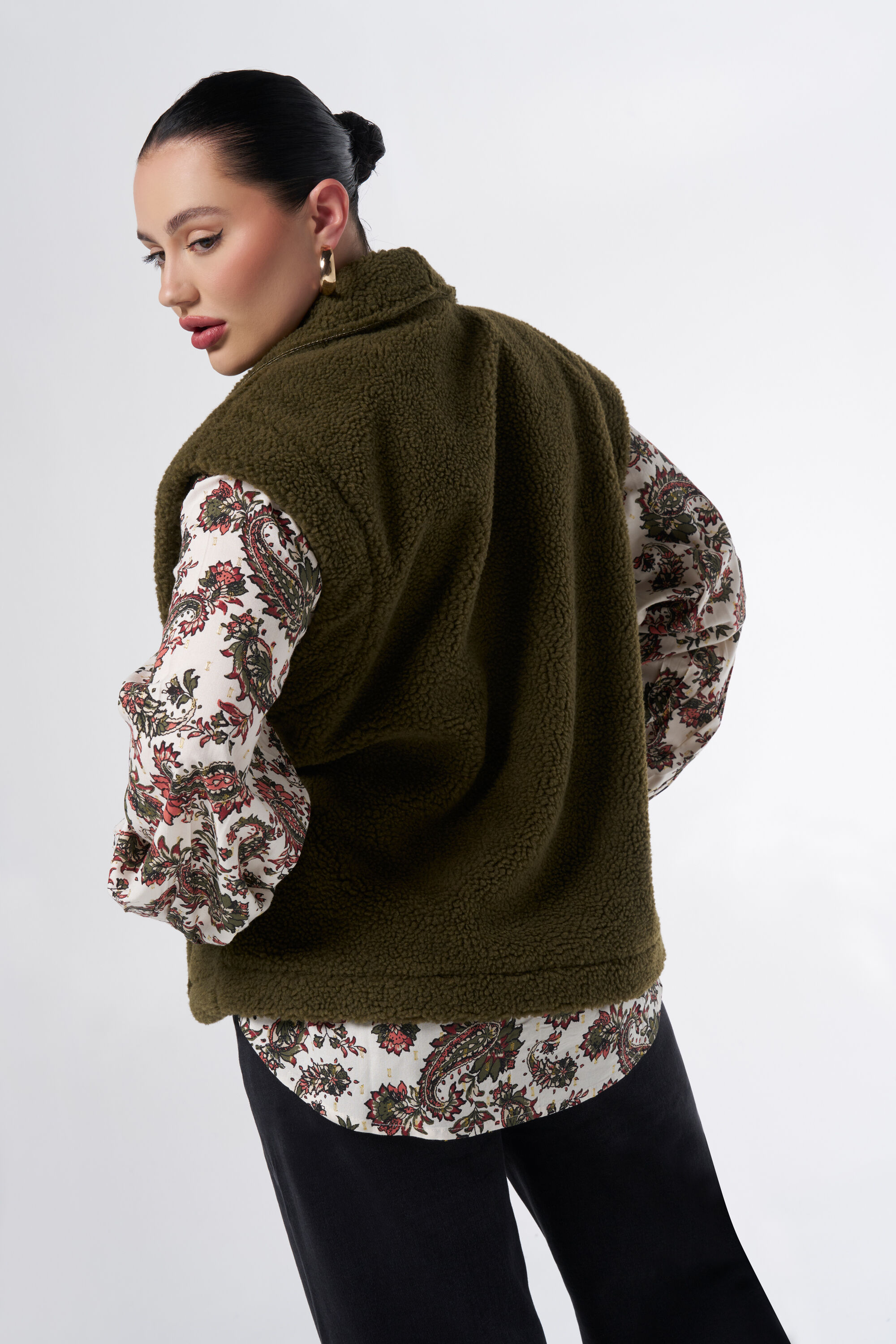 Fluffy gilet image number 3