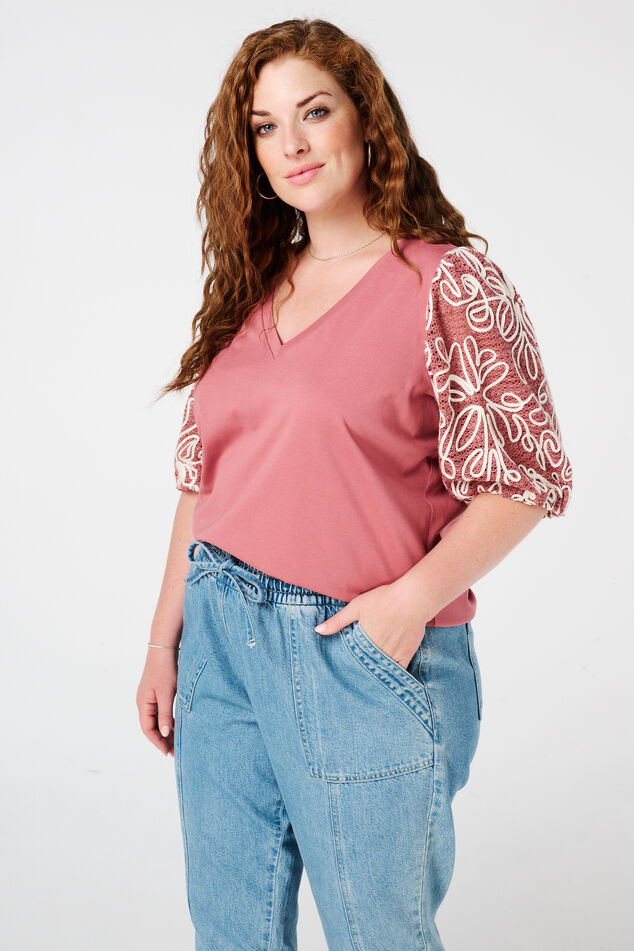 T-shirt met geborduurde mouwen image number 0