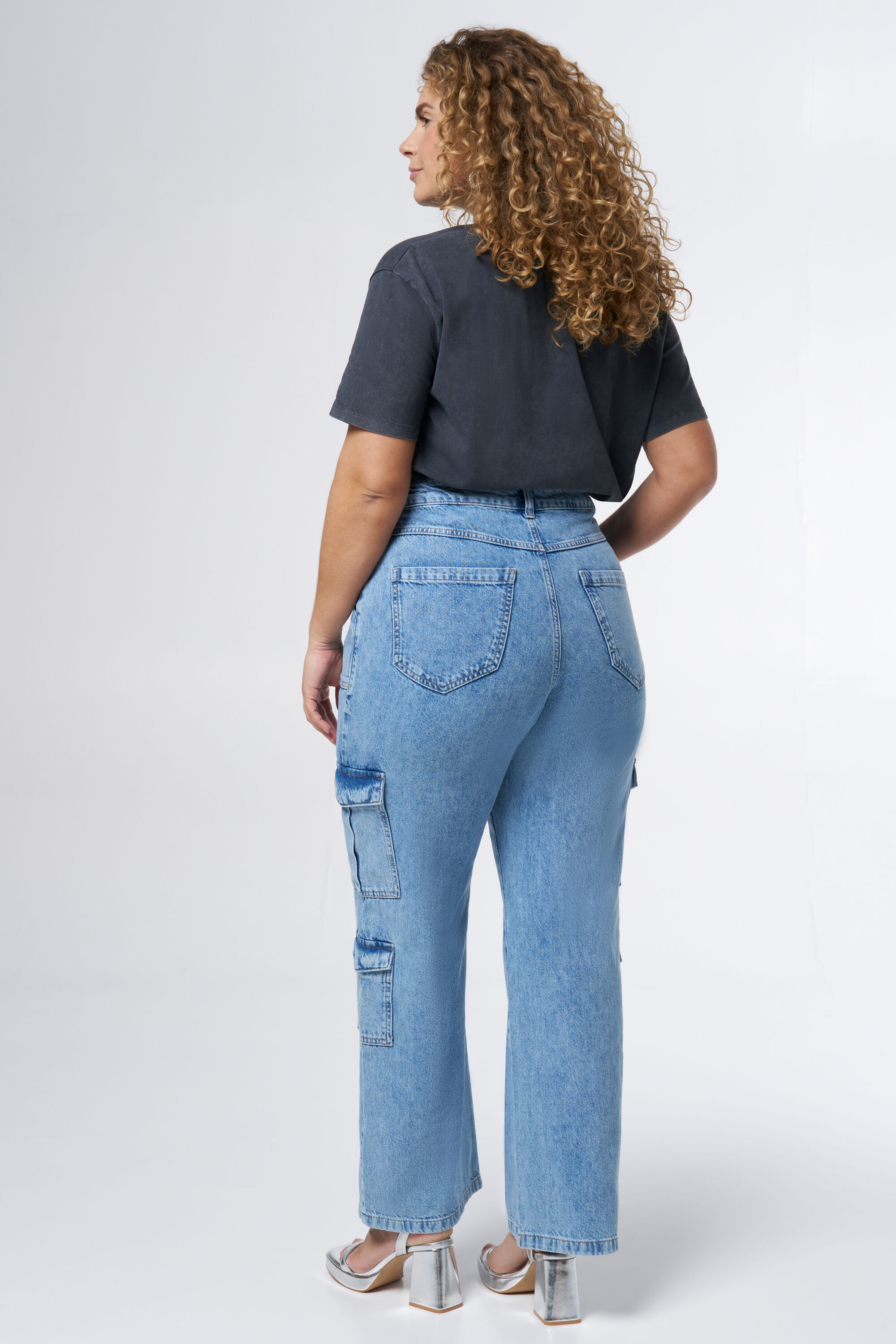 Cargo wide leg jeans image number 2